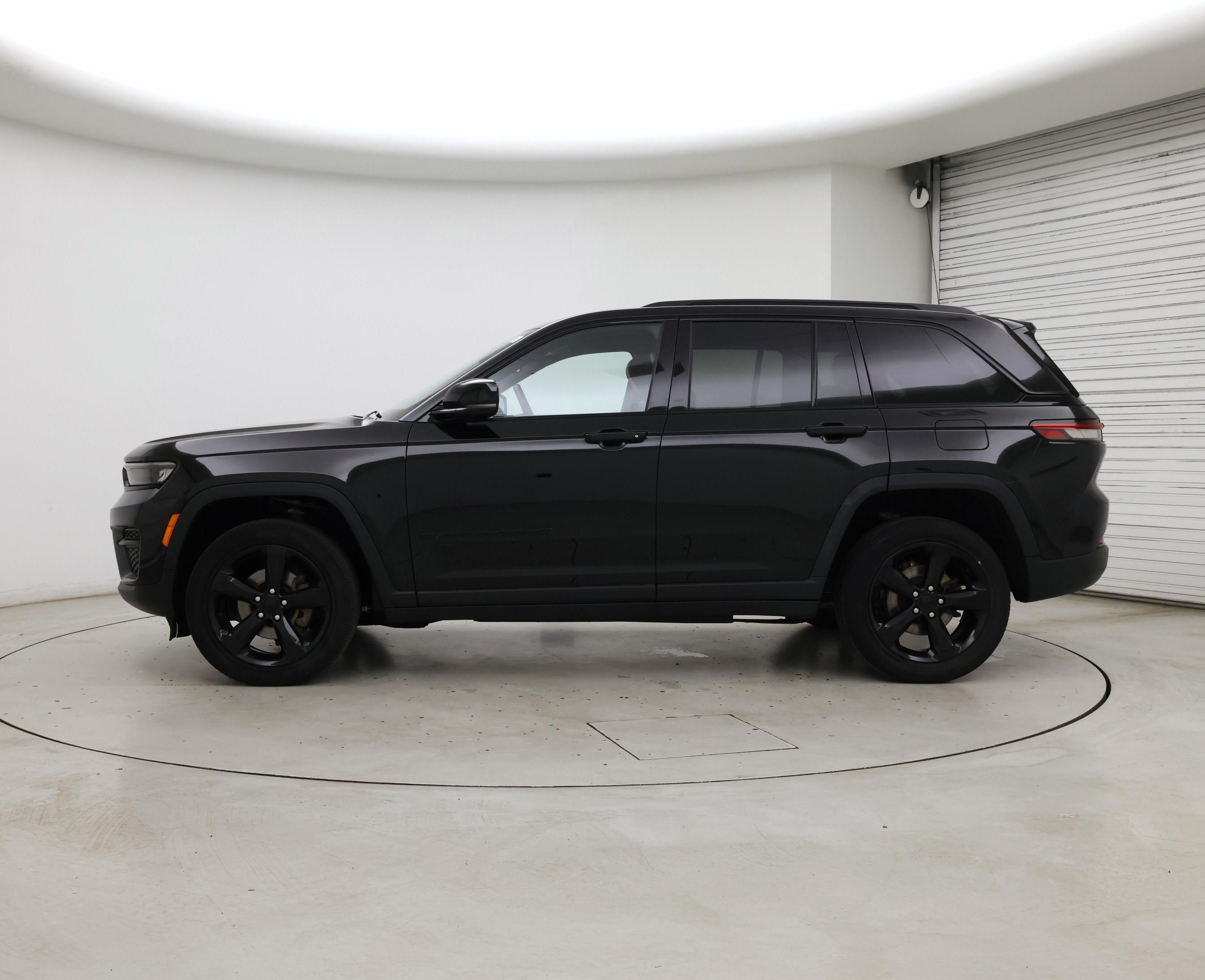 Thumbnail: 2023 Jeep Grand Cherokee - 3