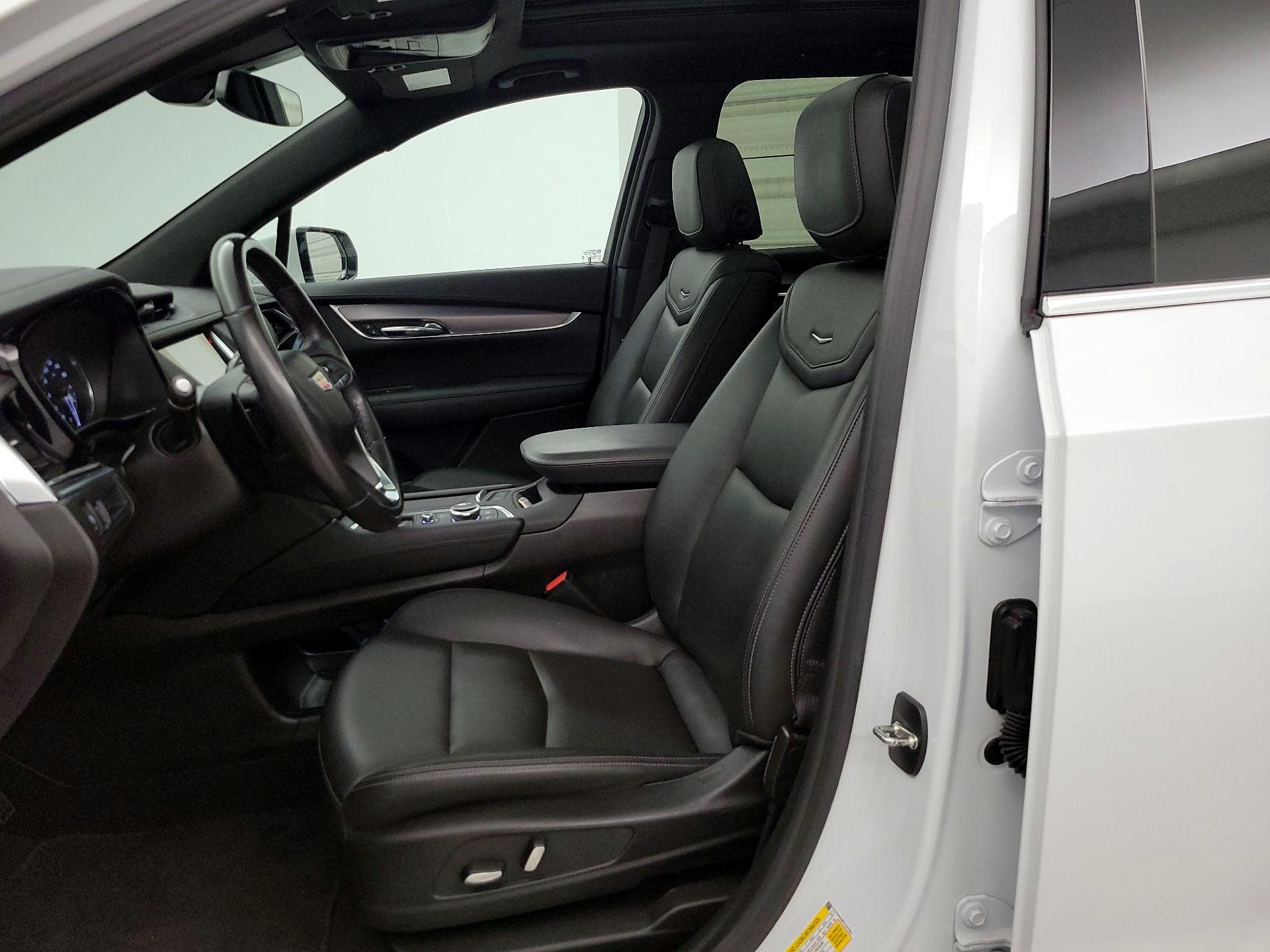 Thumbnail: 2023 Cadillac XT6 - 11