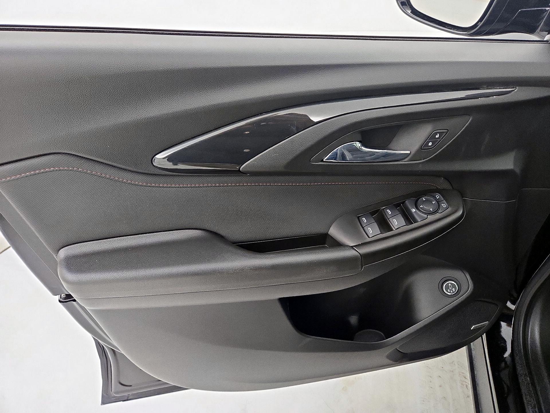 Thumbnail: 2023 Chevrolet TrailBlazer - 12