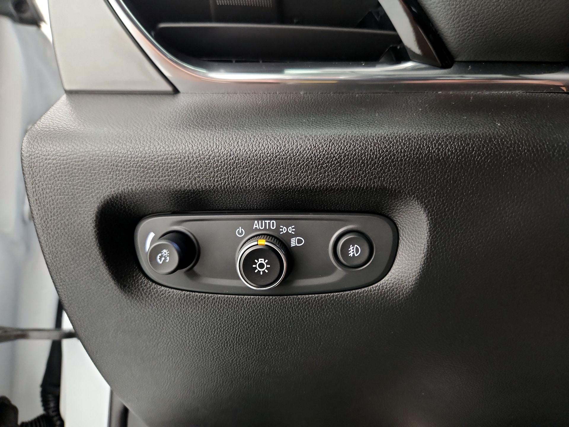 Thumbnail: 2020 Chevrolet Traverse - 13