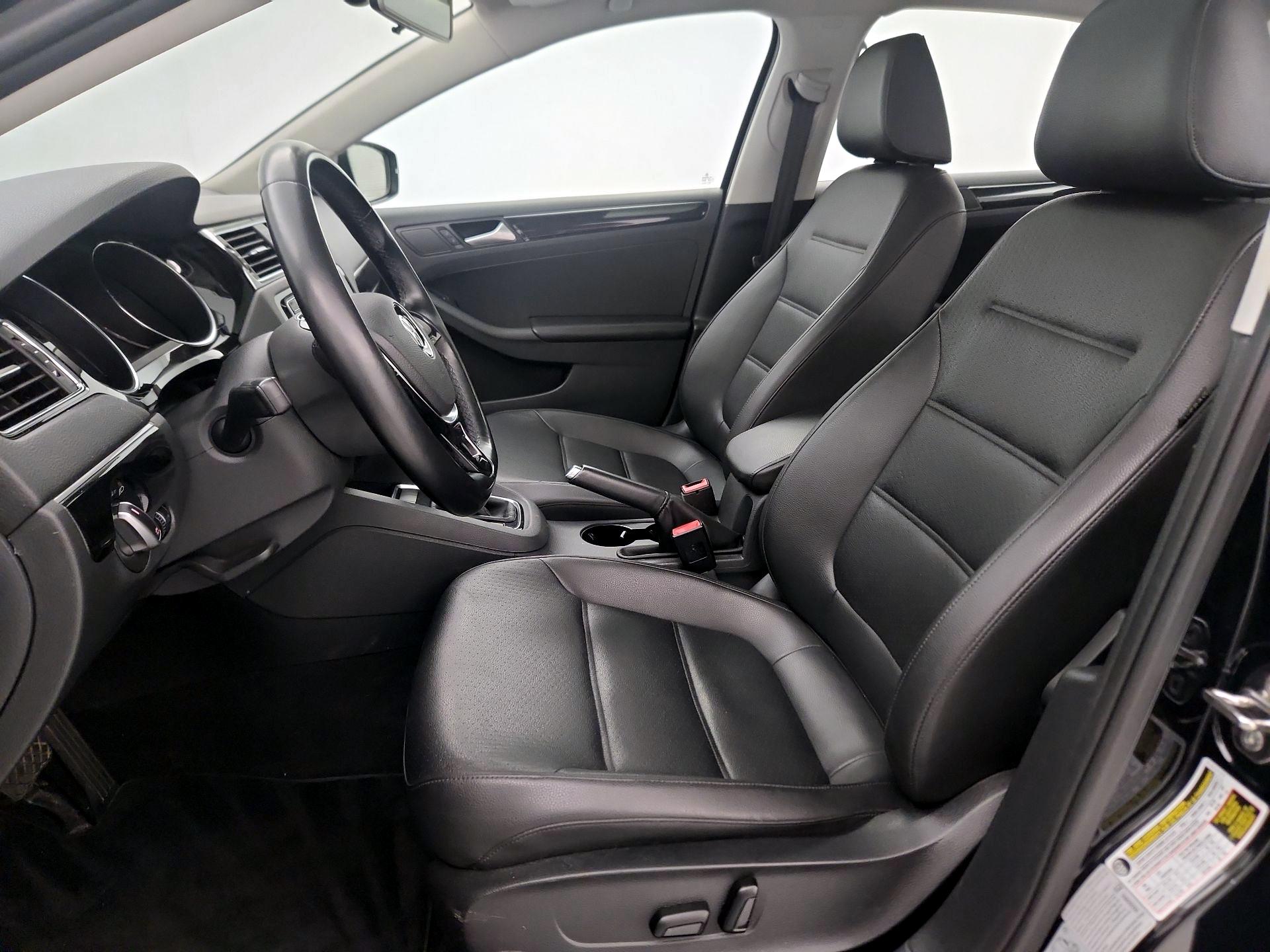 Thumbnail: 2017 Volkswagen Jetta - 11