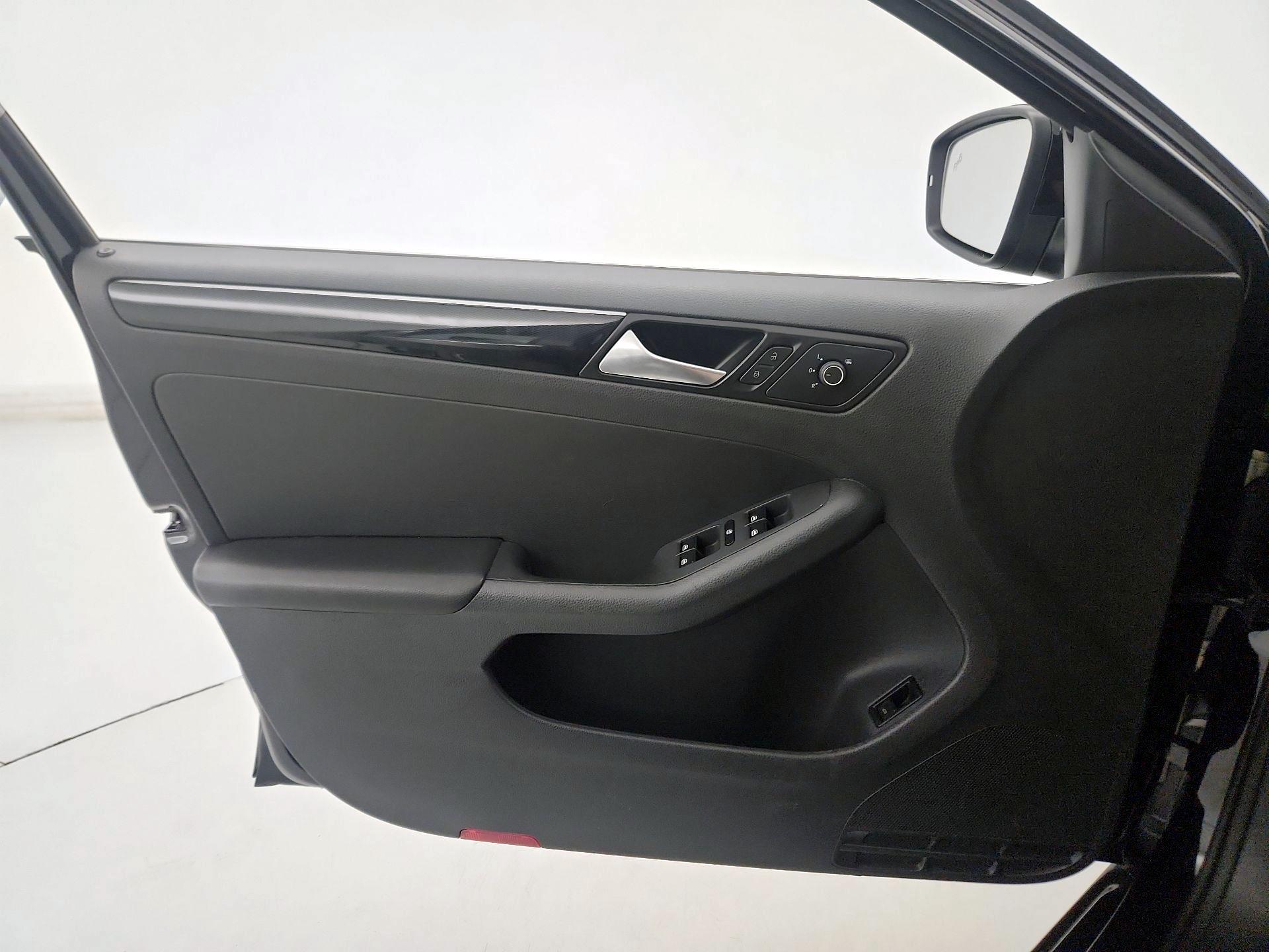 Thumbnail: 2017 Volkswagen Jetta - 12