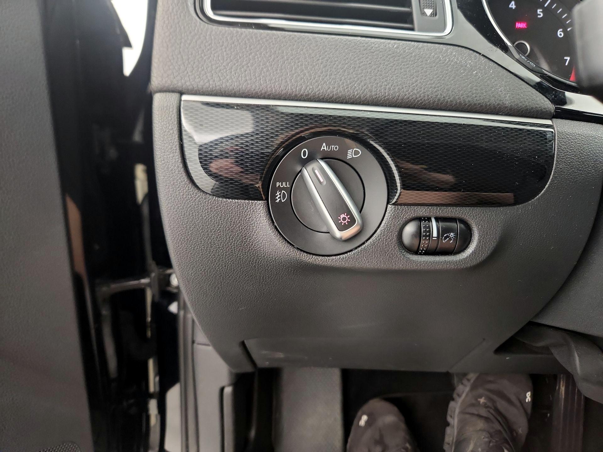 Thumbnail: 2017 Volkswagen Jetta - 13