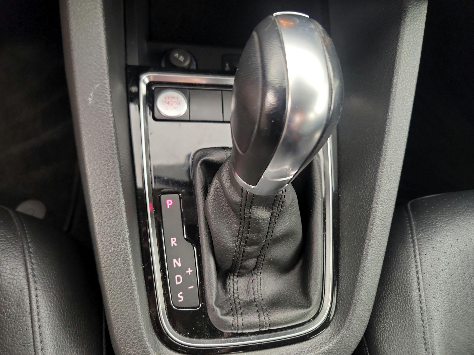 Thumbnail: 2017 Volkswagen Jetta - 18