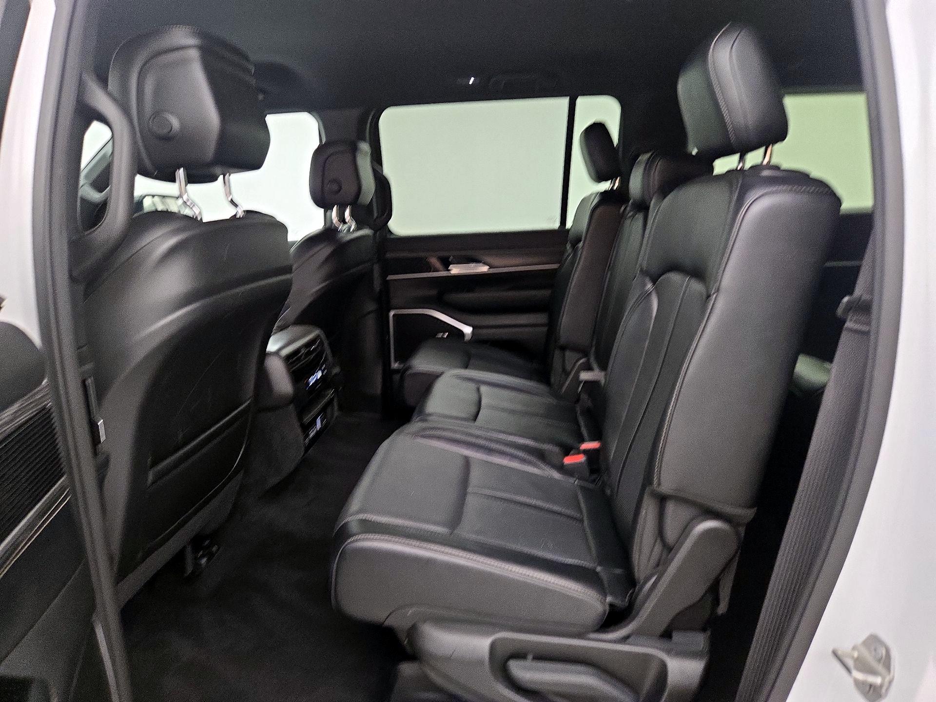 Thumbnail: 2024 Jeep Wagoneer - 20