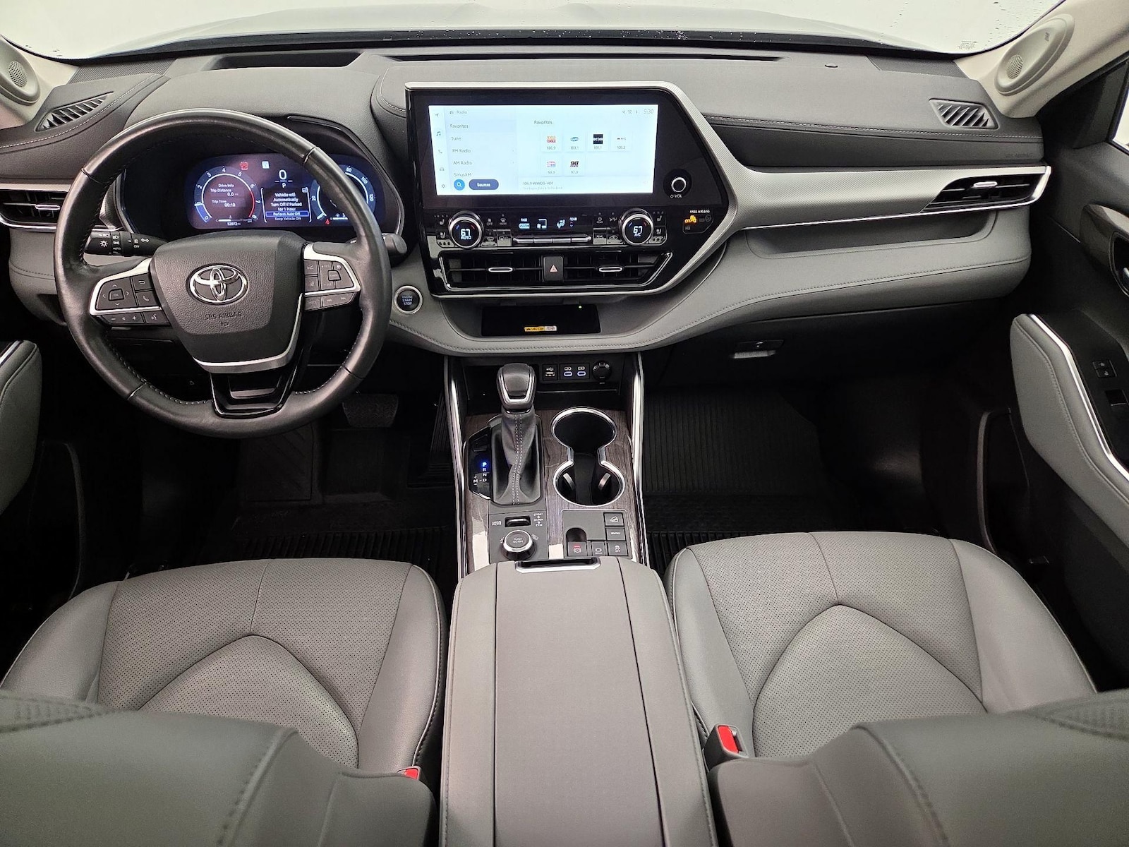 2024 Toyota Highlander Platinum - Photo 10