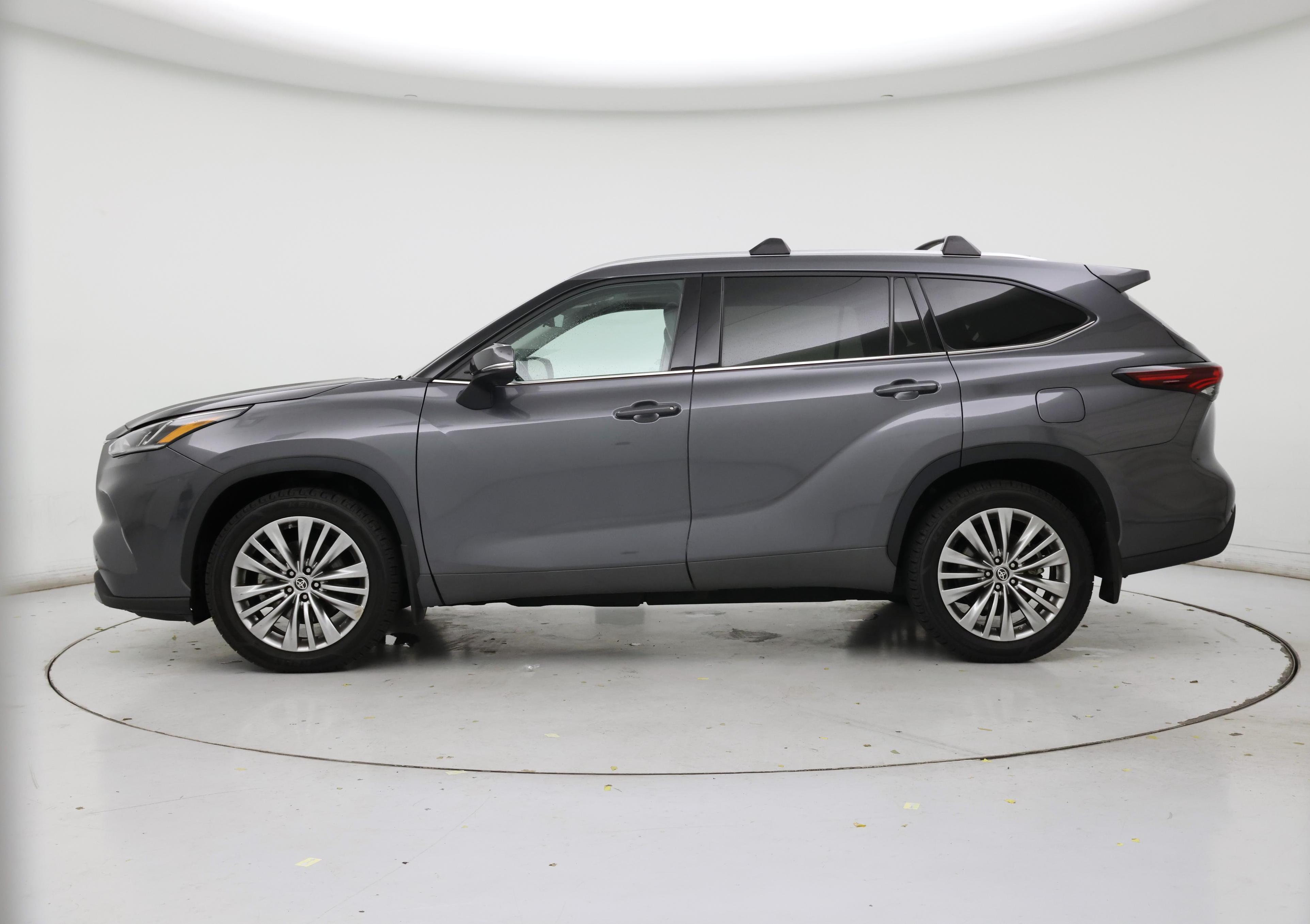 Thumbnail: 2024 Toyota Highlander - 3