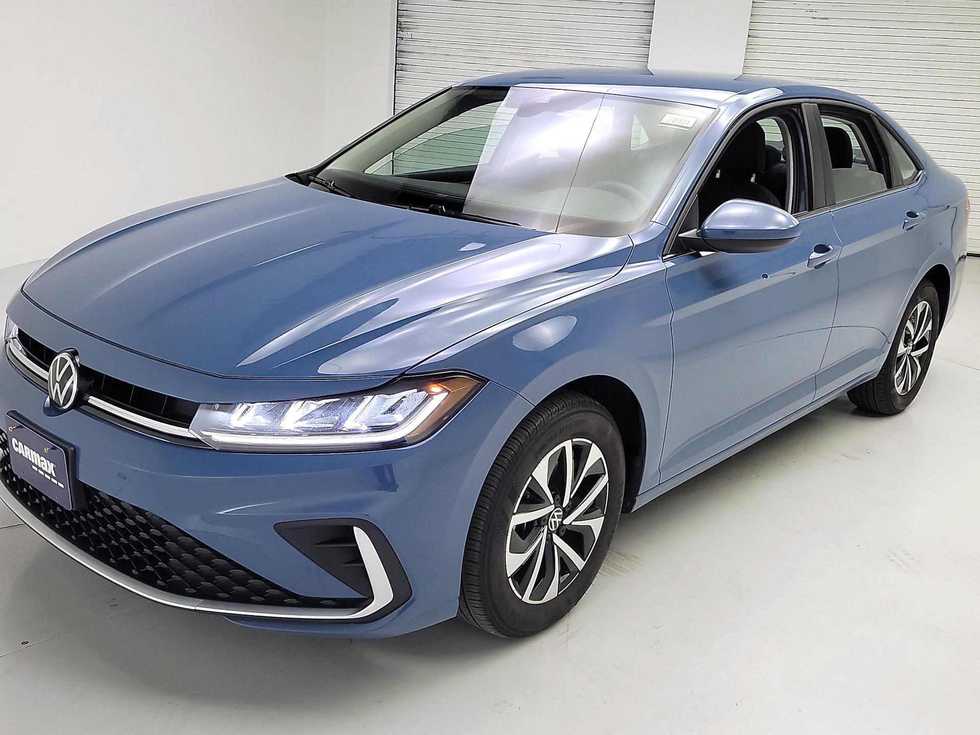 Thumbnail: 2025 Volkswagen Jetta - 3