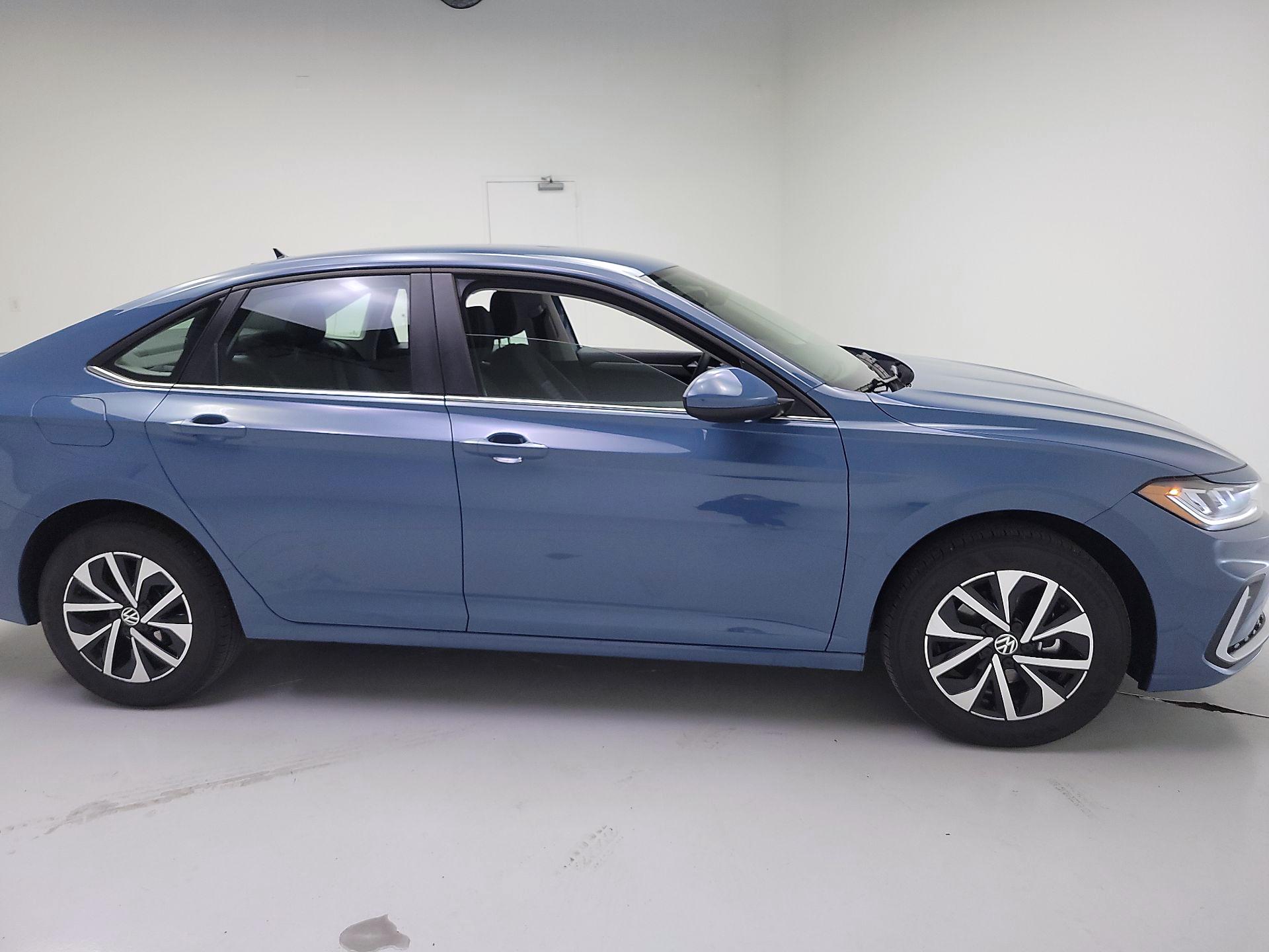 Thumbnail: 2025 Volkswagen Jetta - 4