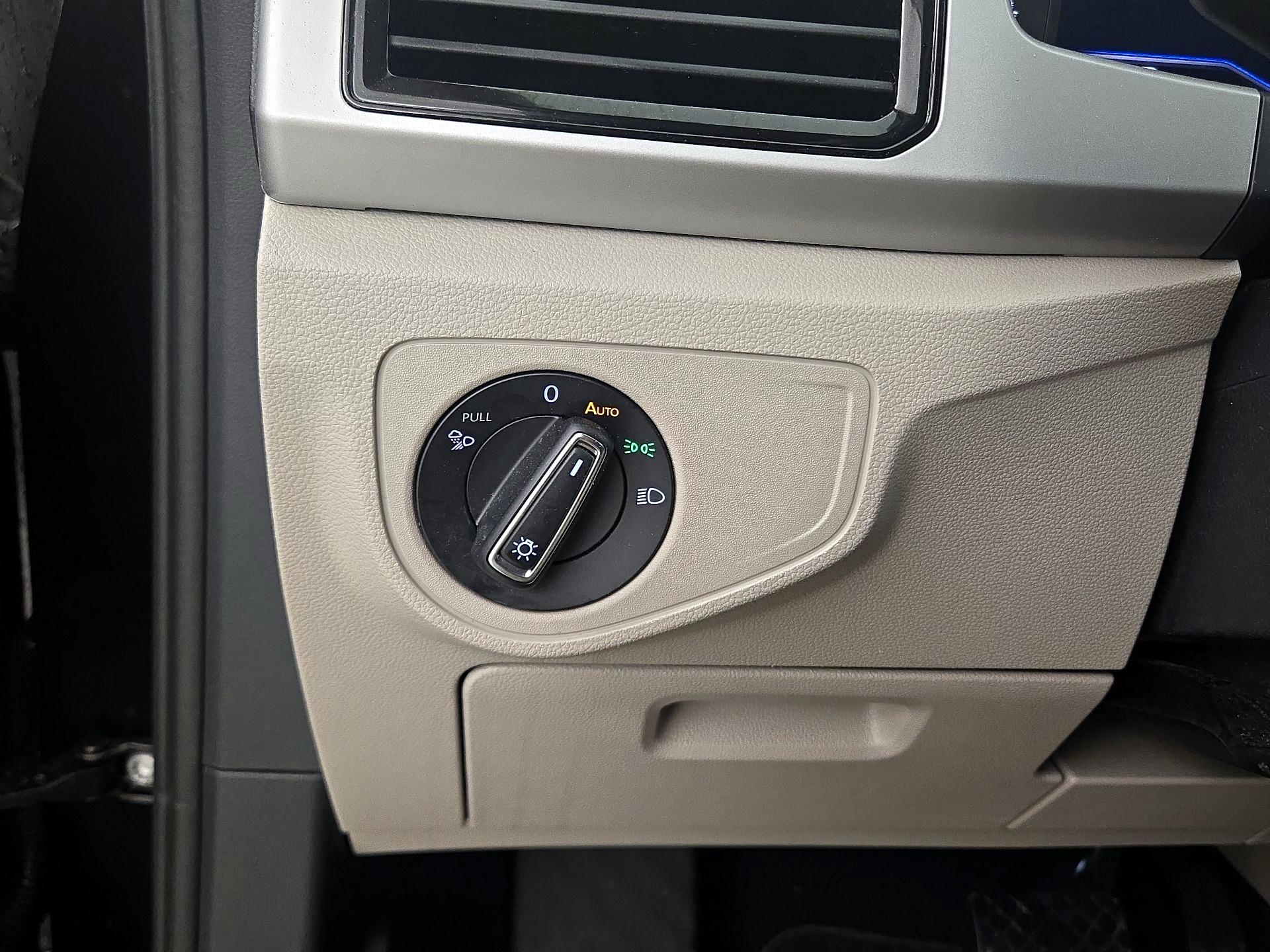 Thumbnail: 2022 Volkswagen Atlas - 13