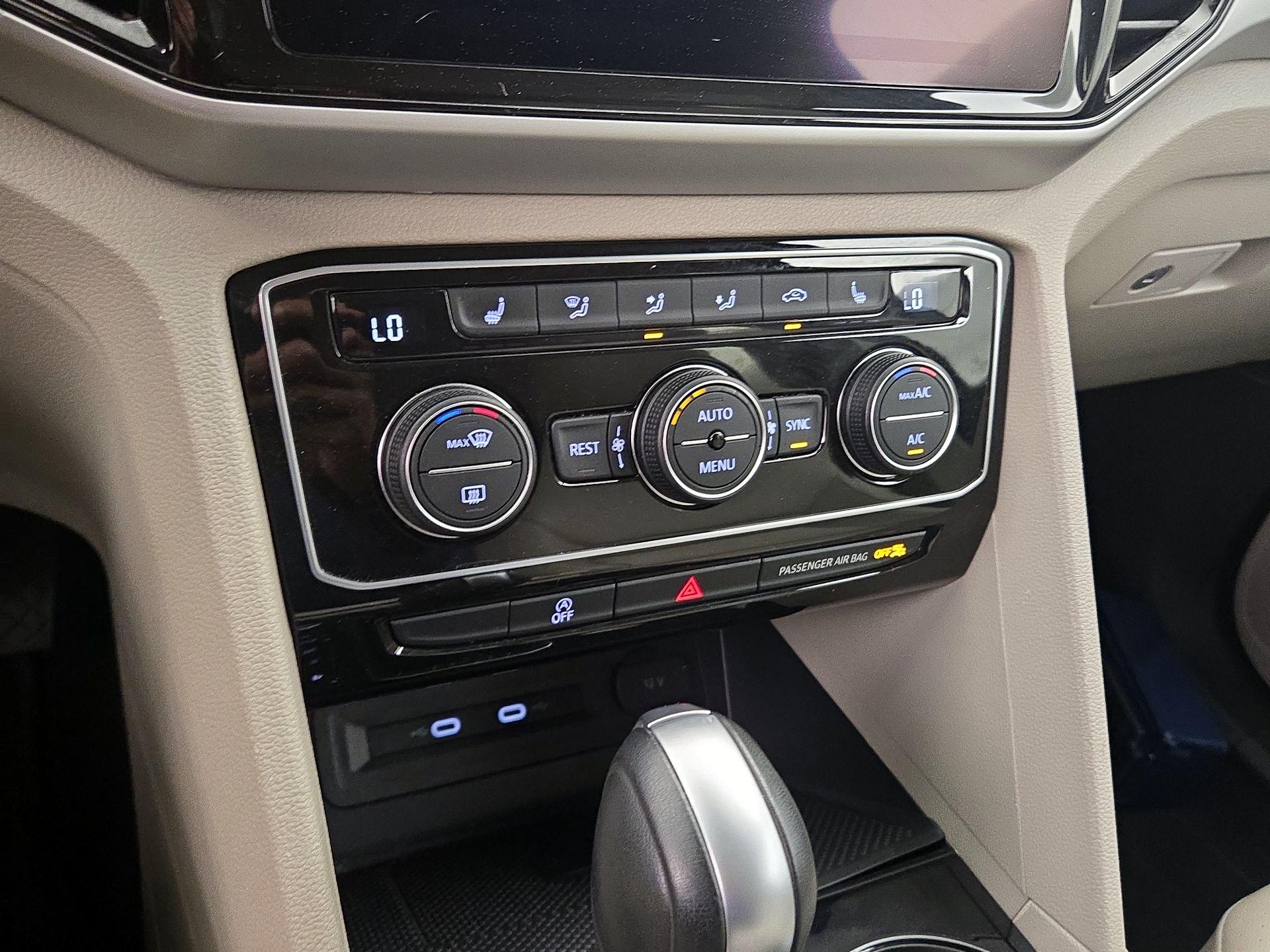 Thumbnail: 2022 Volkswagen Atlas - 16