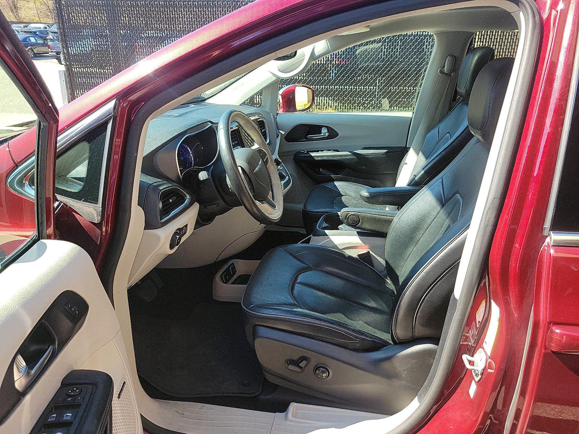 Thumbnail: 2020 Chrysler Pacifica - 9