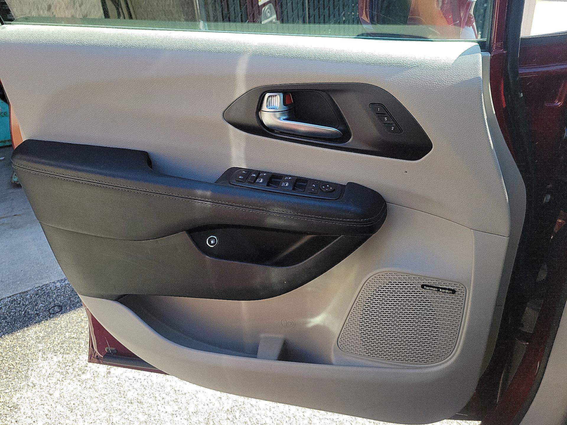 Thumbnail: 2020 Chrysler Pacifica - 10