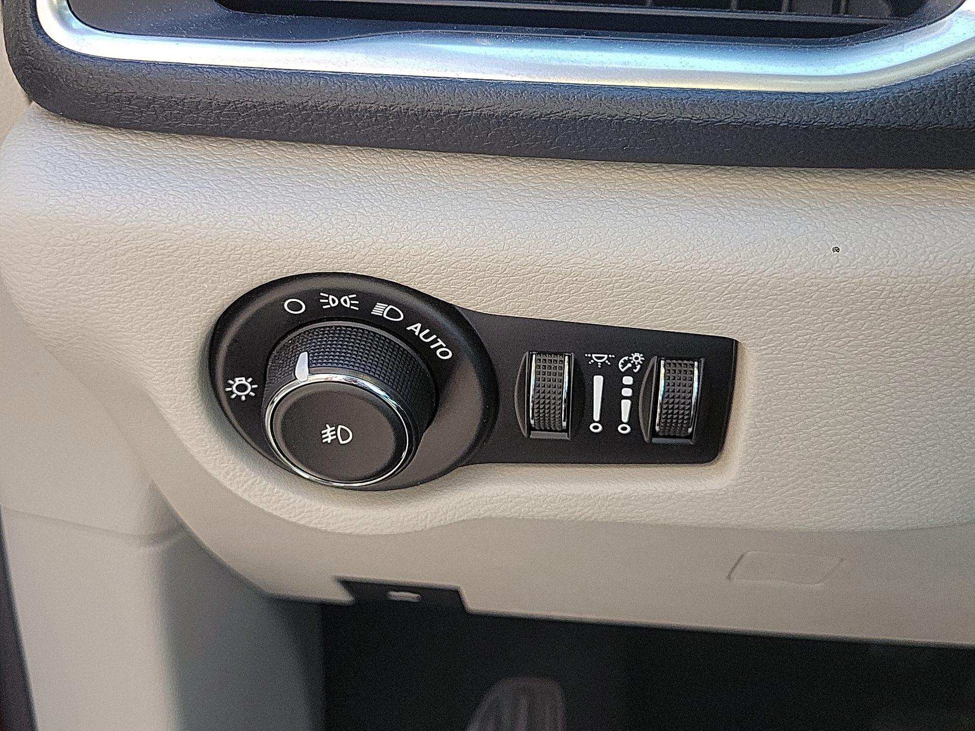 Thumbnail: 2020 Chrysler Pacifica - 11