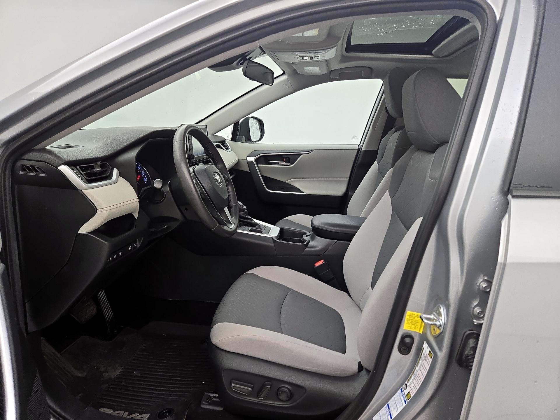 Thumbnail: 2020 Toyota RAV4 - 11