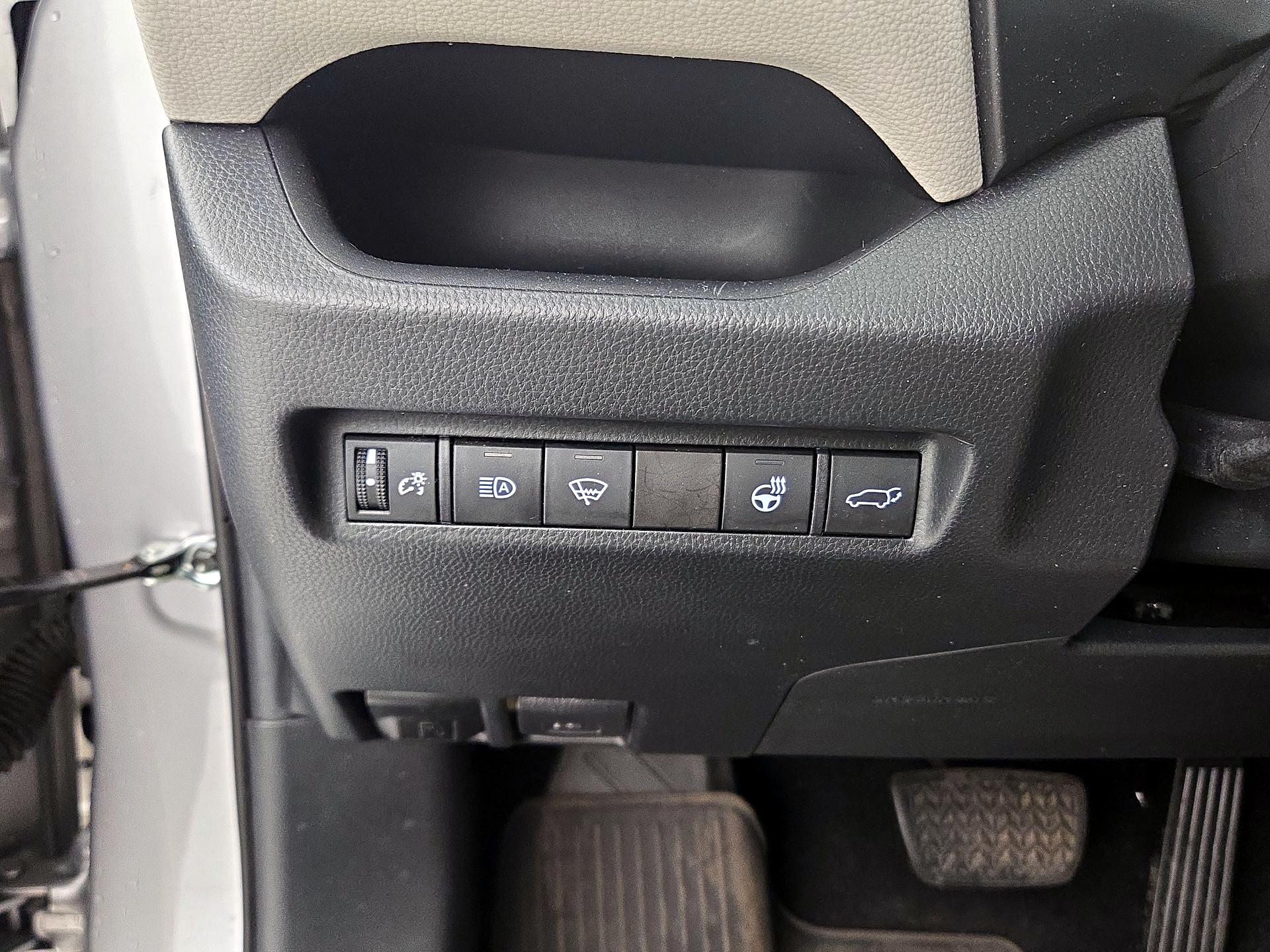 Thumbnail: 2020 Toyota RAV4 - 13