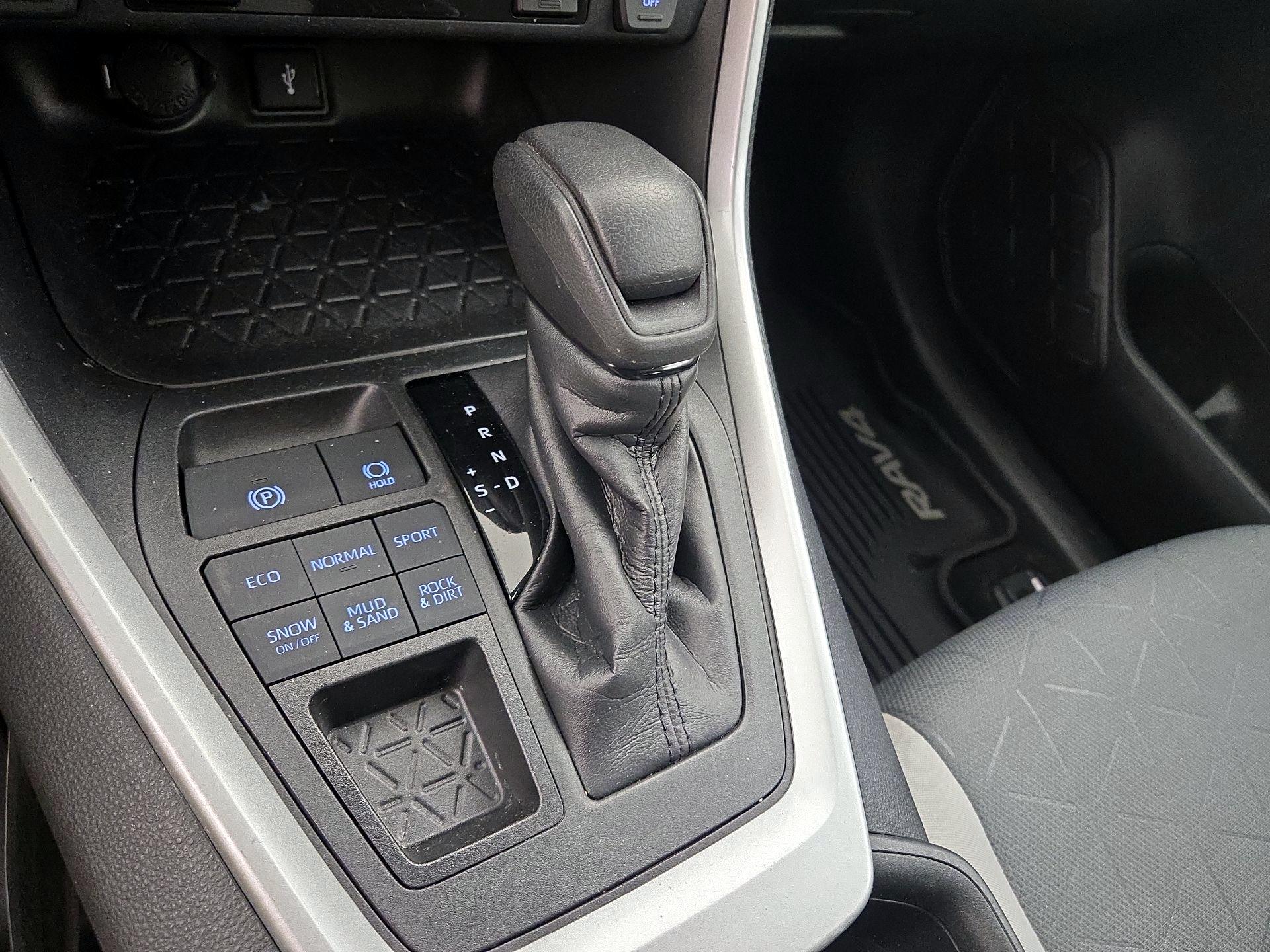 Thumbnail: 2020 Toyota RAV4 - 17