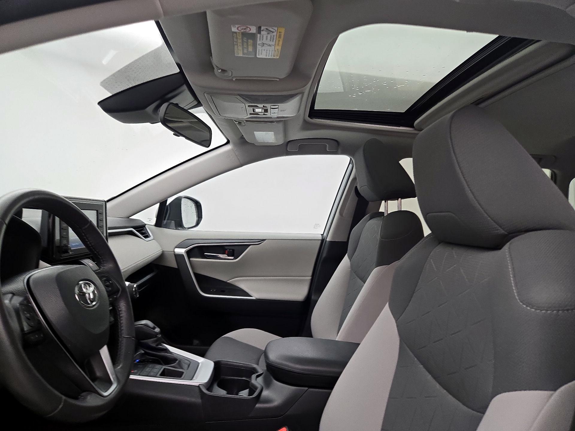 Thumbnail: 2020 Toyota RAV4 - 19