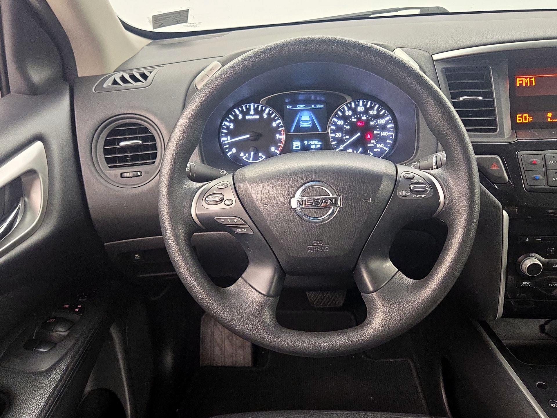 Thumbnail: 2015 Nissan Pathfinder - 10