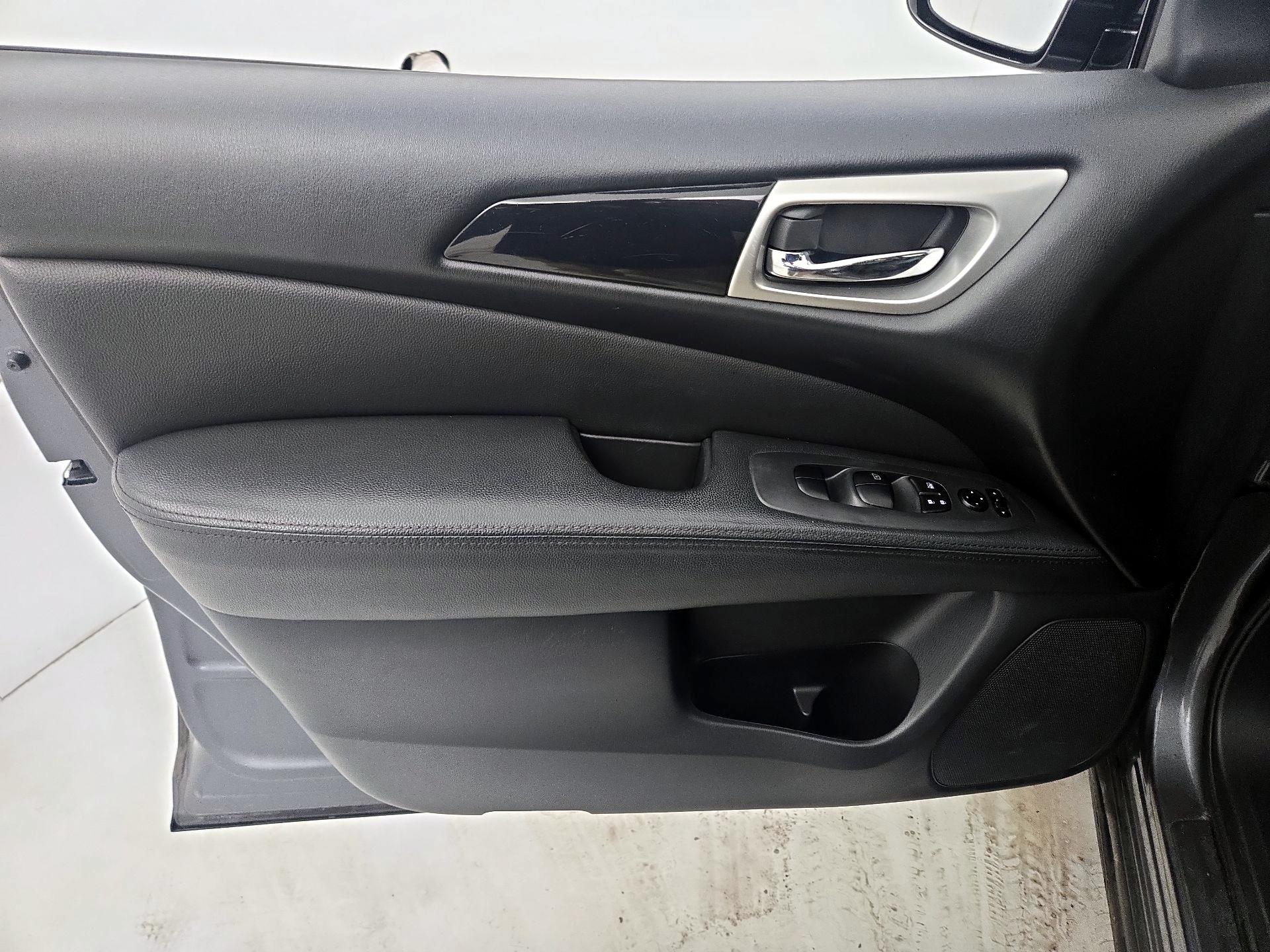 Thumbnail: 2015 Nissan Pathfinder - 12