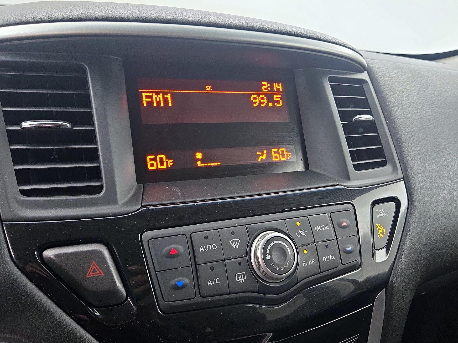 Thumbnail: 2015 Nissan Pathfinder - 14