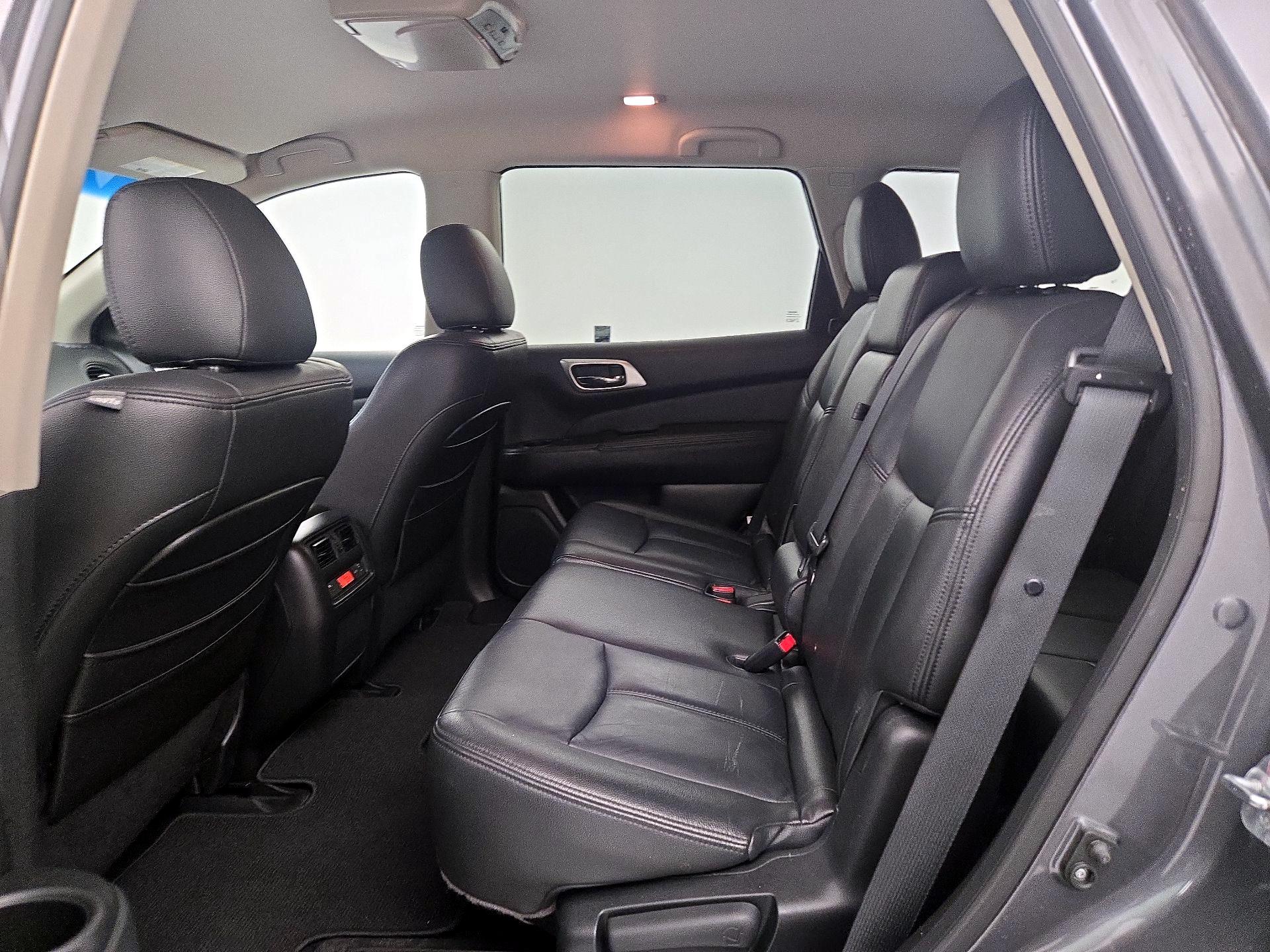 Thumbnail: 2015 Nissan Pathfinder - 18