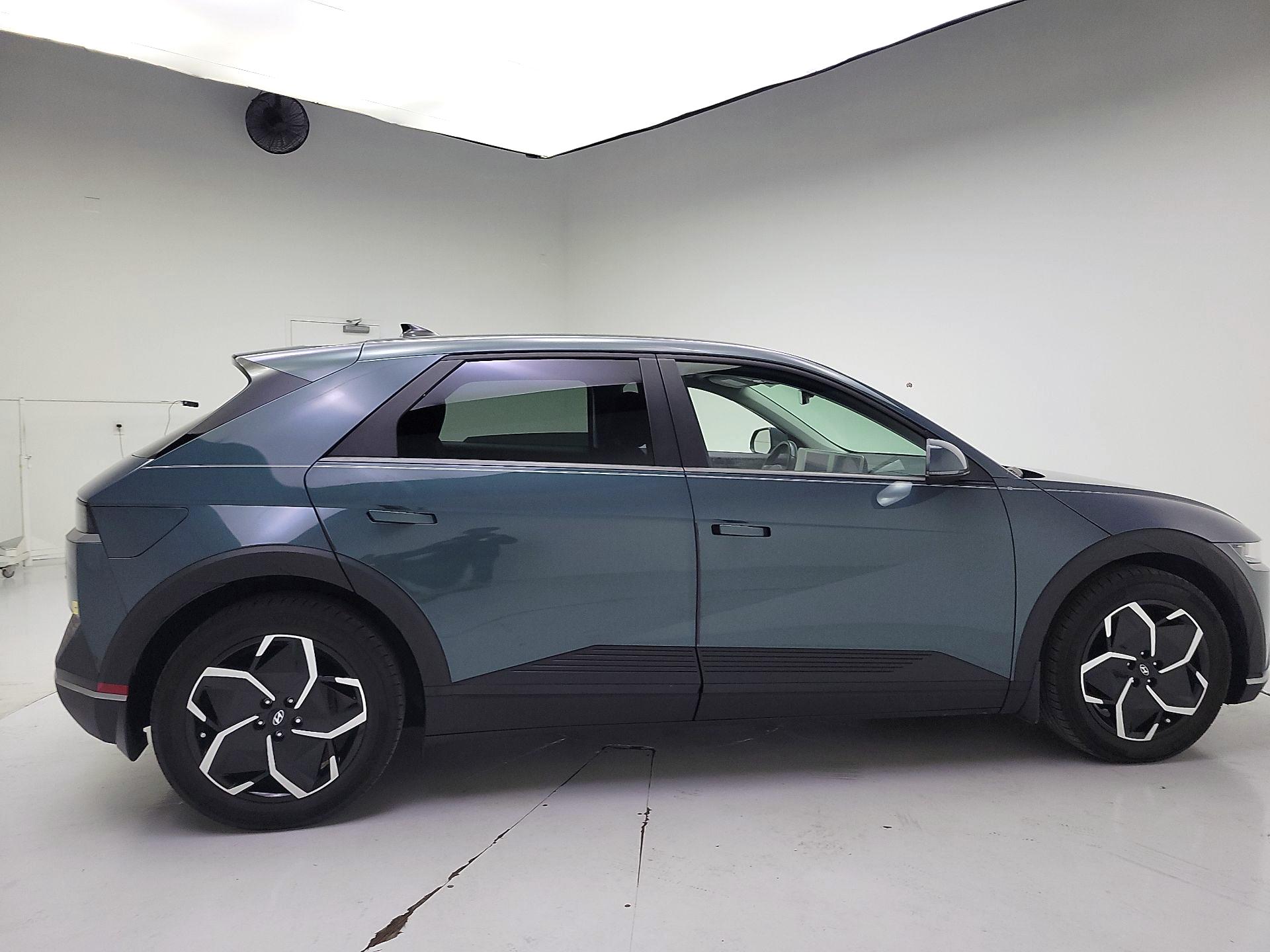 Thumbnail: 2023 Hyundai Ioniq 5 - 4