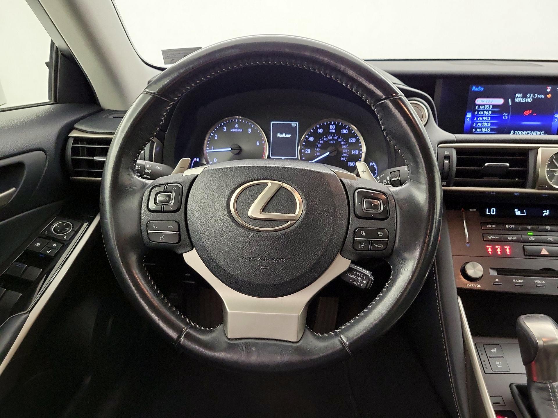 Thumbnail: 2017 Lexus IS - 10