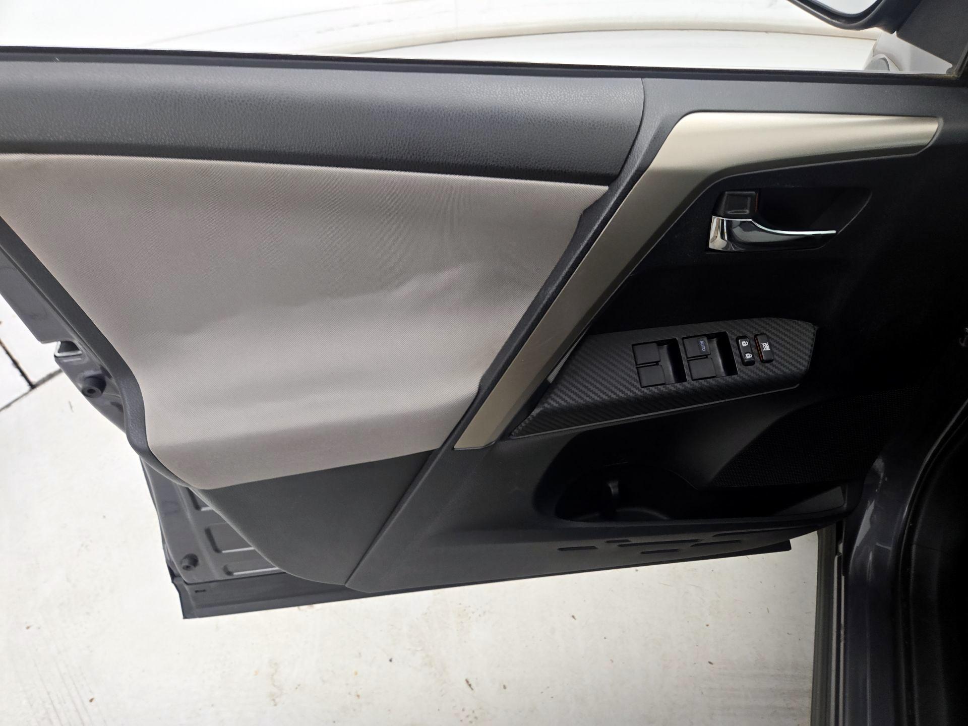 Thumbnail: 2014 Toyota RAV4 - 12