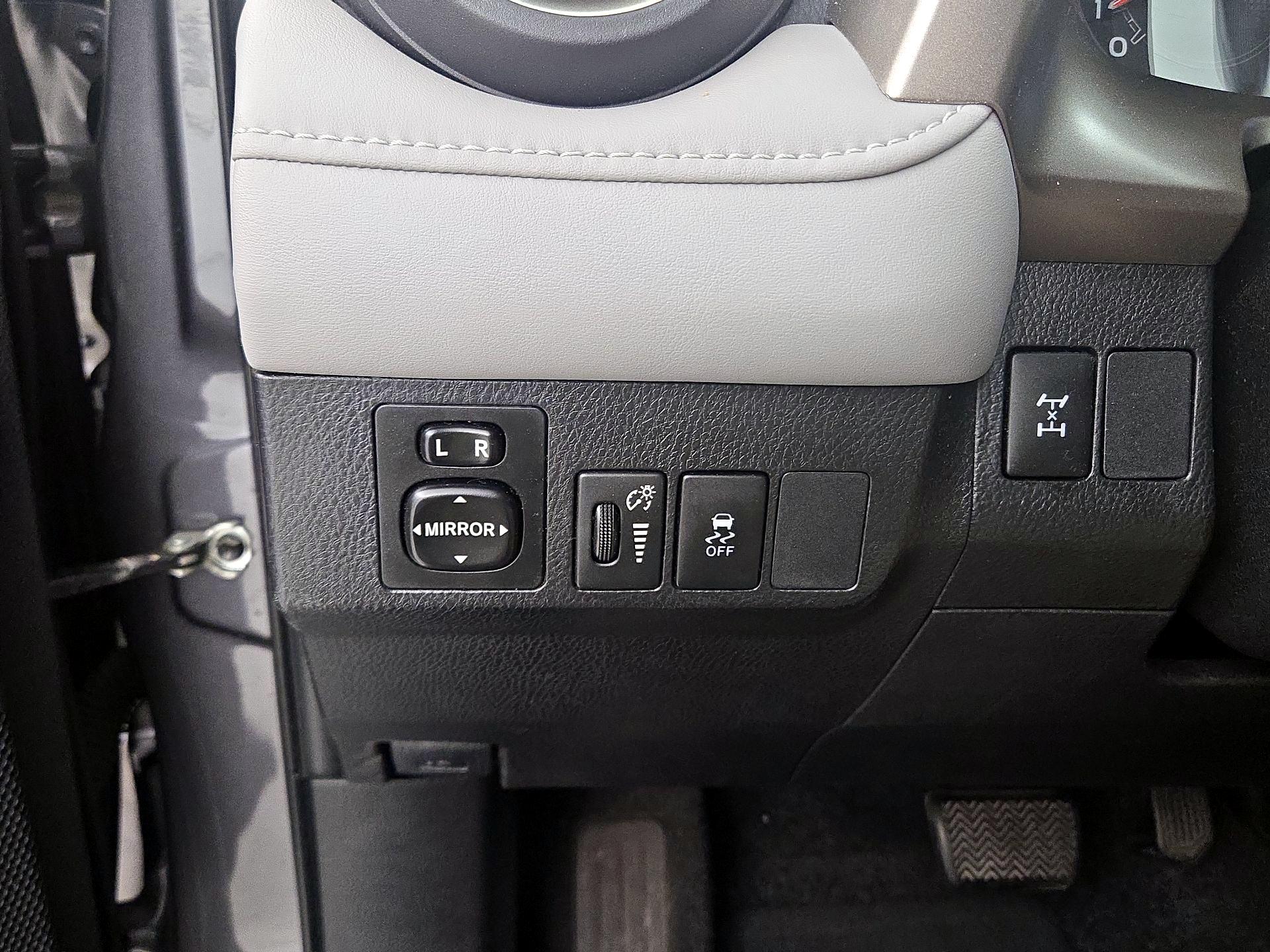 Thumbnail: 2014 Toyota RAV4 - 13