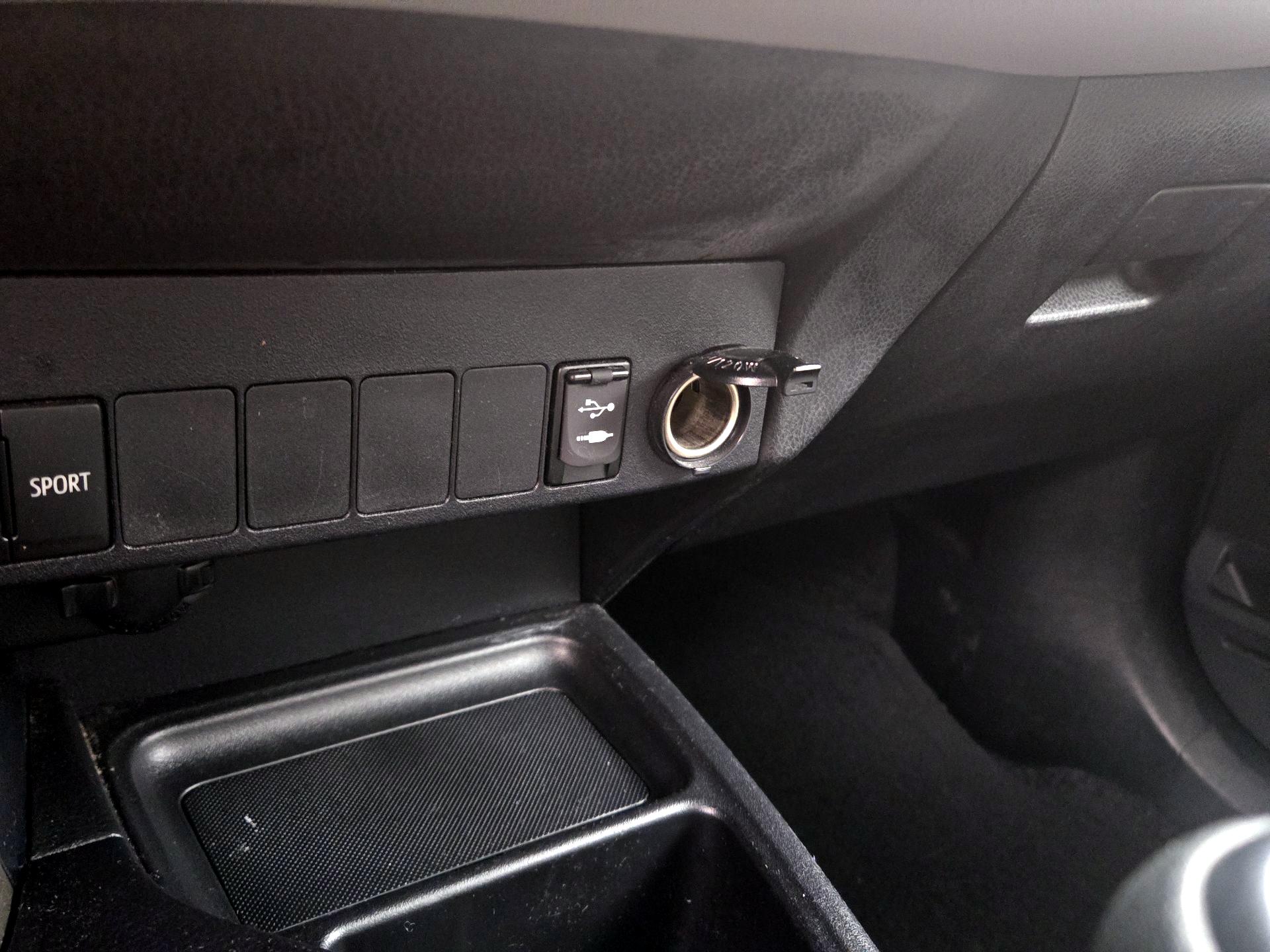 Thumbnail: 2014 Toyota RAV4 - 18