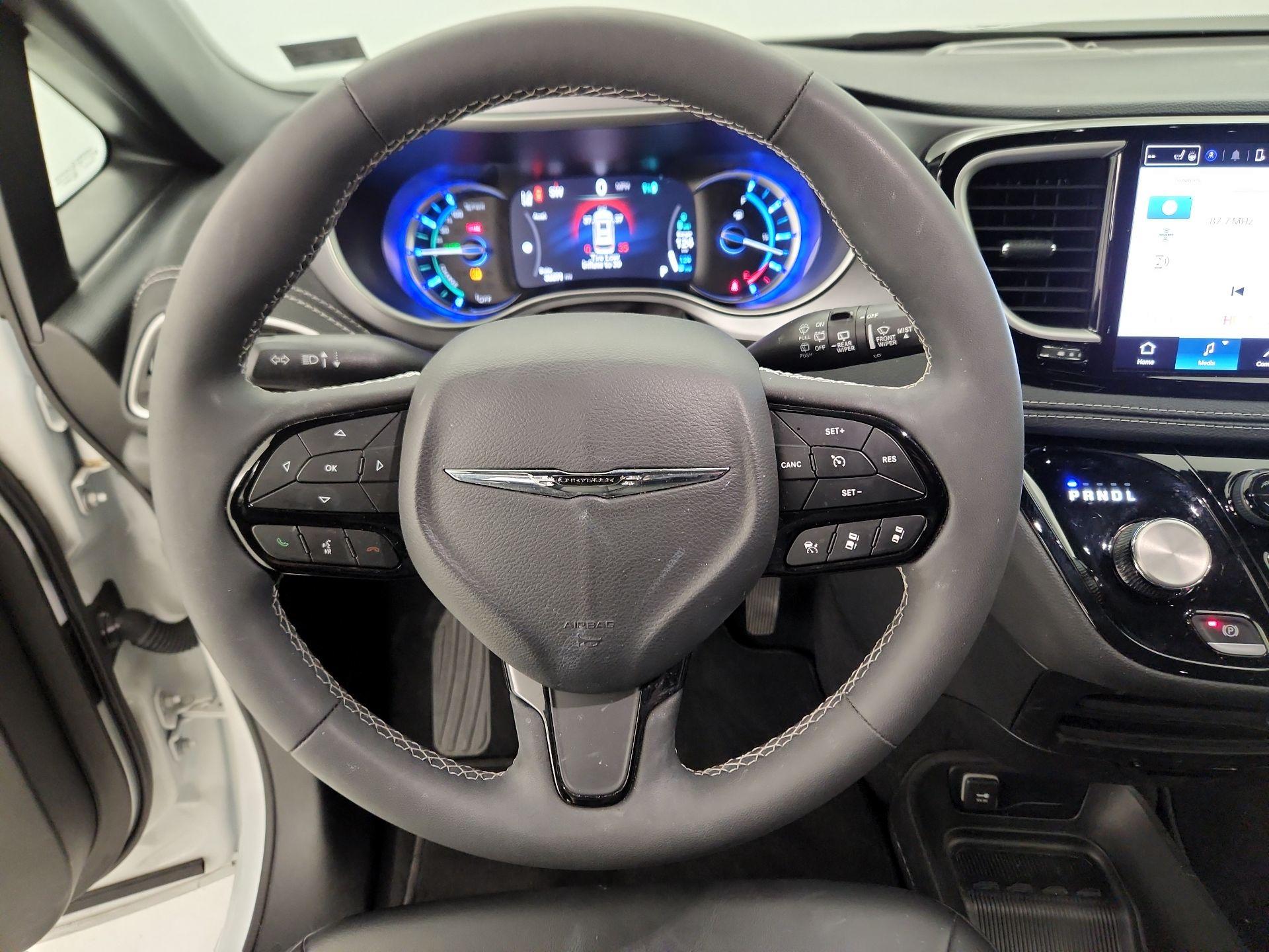 Thumbnail: 2023 Chrysler Pacifica - 10