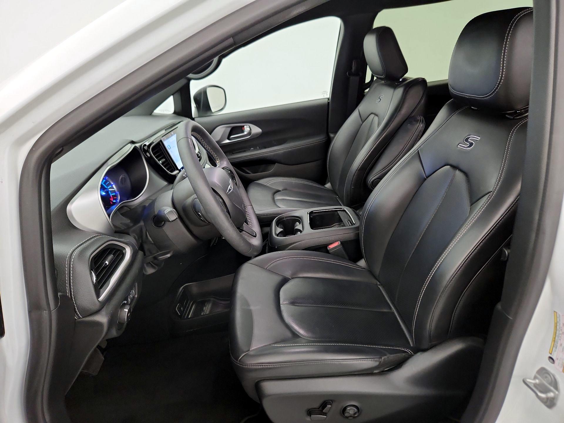 Thumbnail: 2023 Chrysler Pacifica - 11