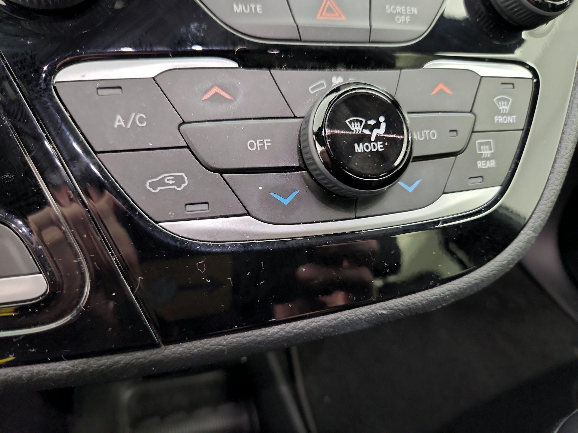 Thumbnail: 2023 Chrysler Pacifica - 16