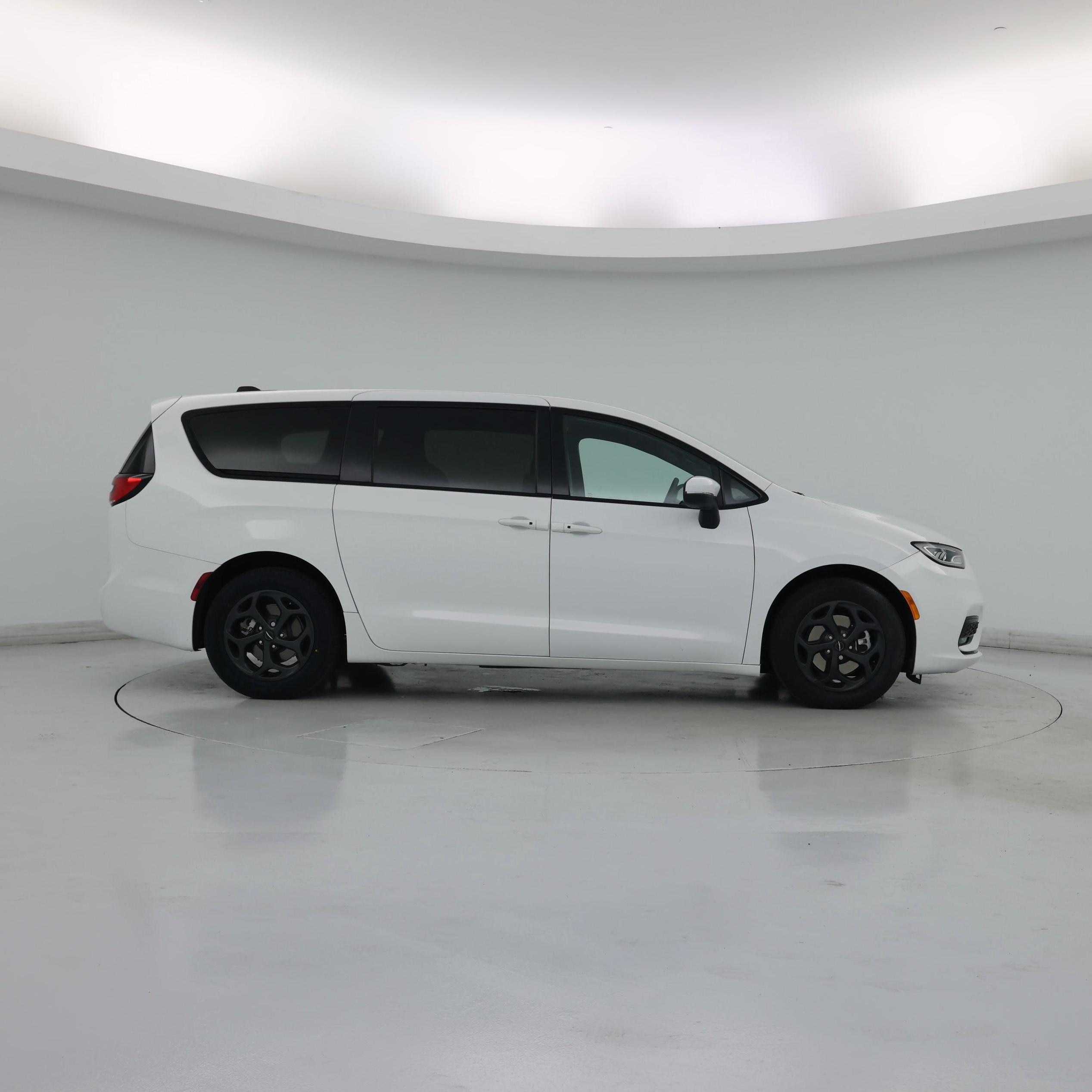 Thumbnail: 2023 Chrysler Pacifica - 7