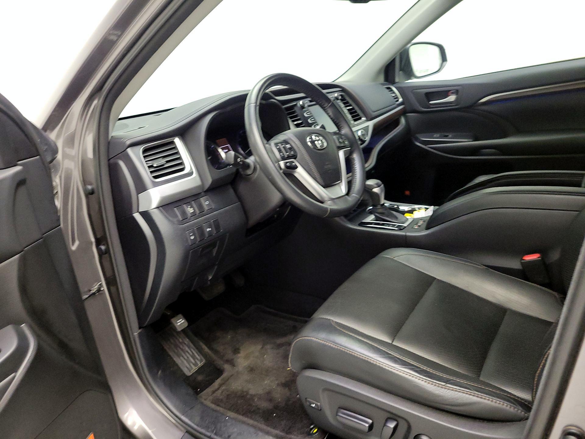 Thumbnail: 2014 Toyota Highlander - 9