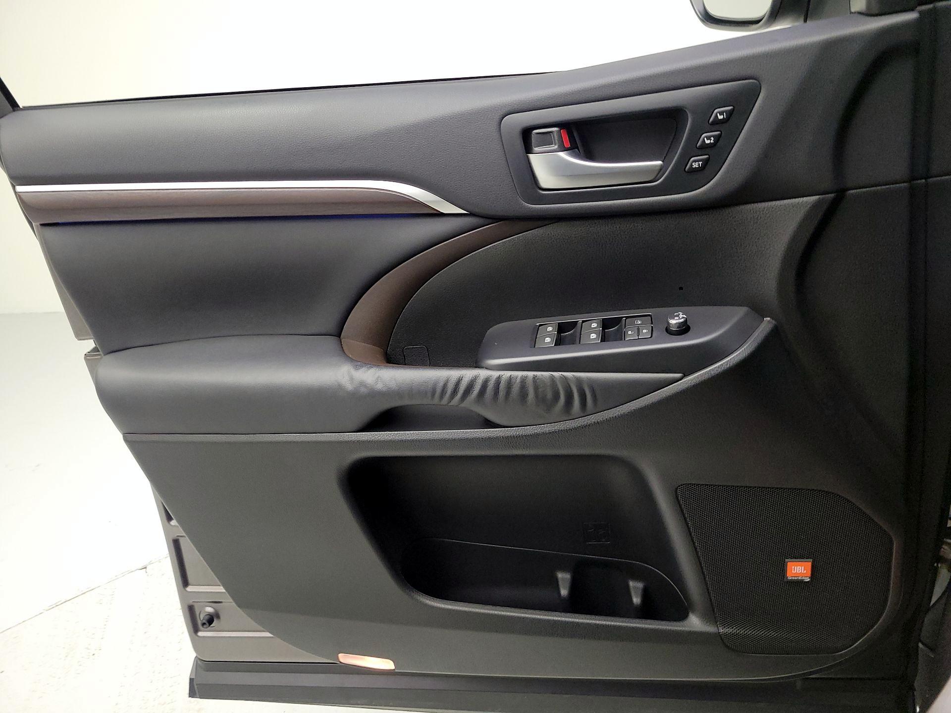 Thumbnail: 2014 Toyota Highlander - 10