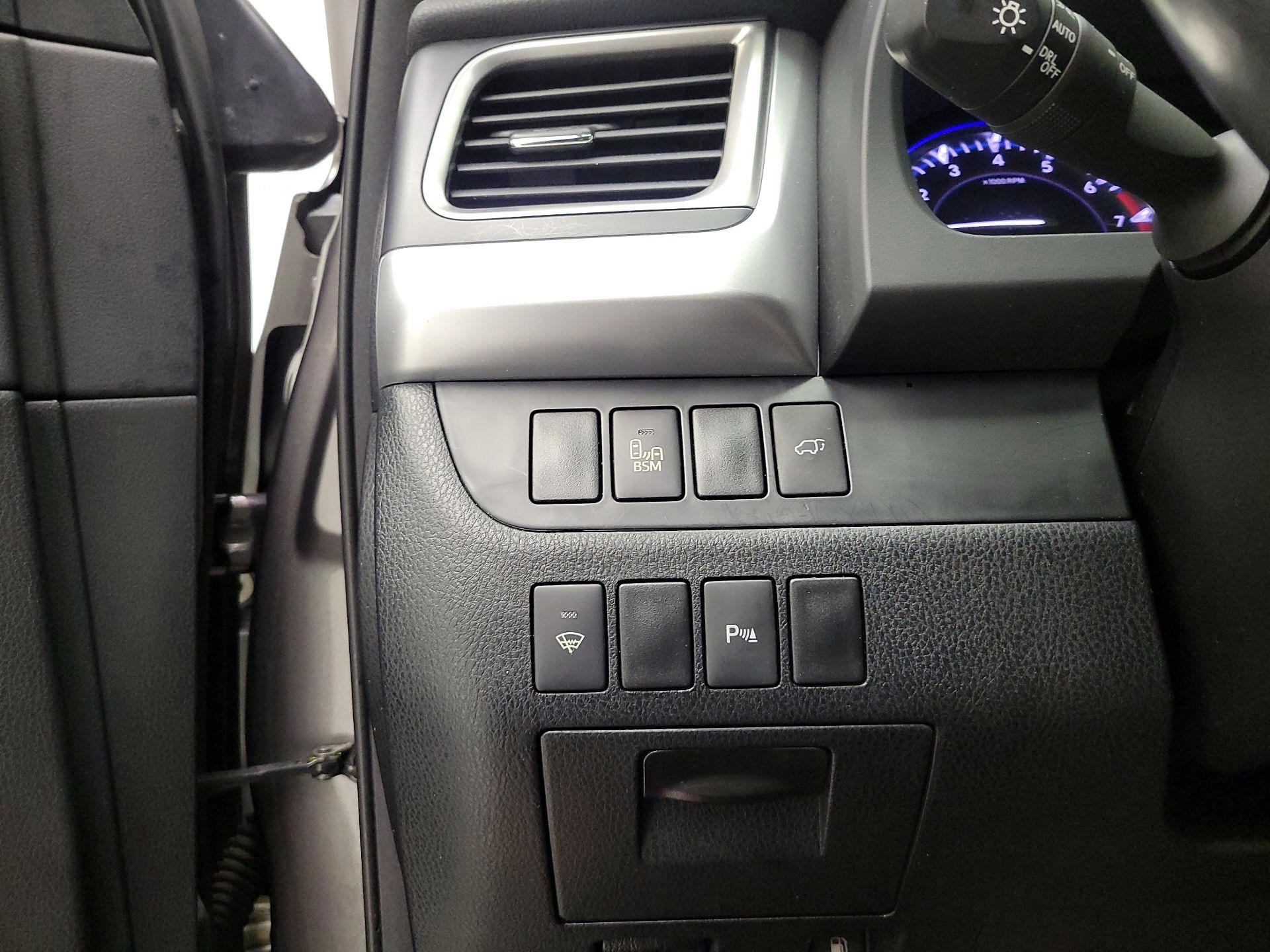 Thumbnail: 2014 Toyota Highlander - 11
