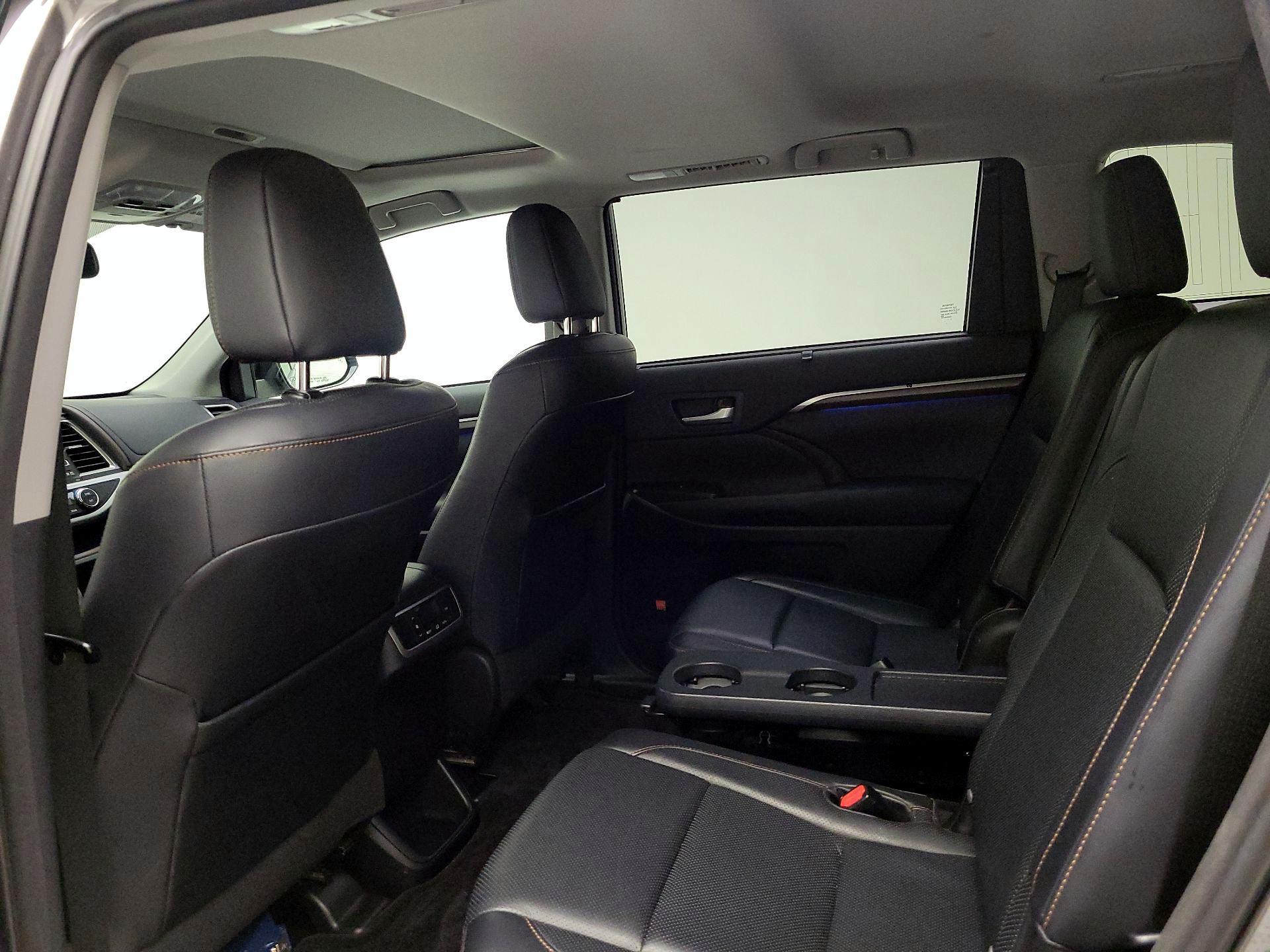 Thumbnail: 2014 Toyota Highlander - 17