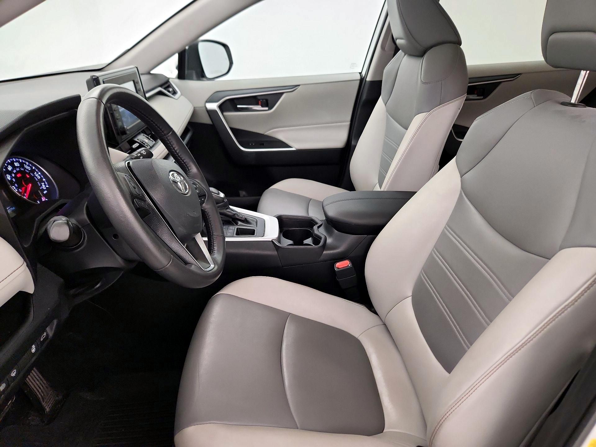 Thumbnail: 2020 Toyota RAV4 - 11