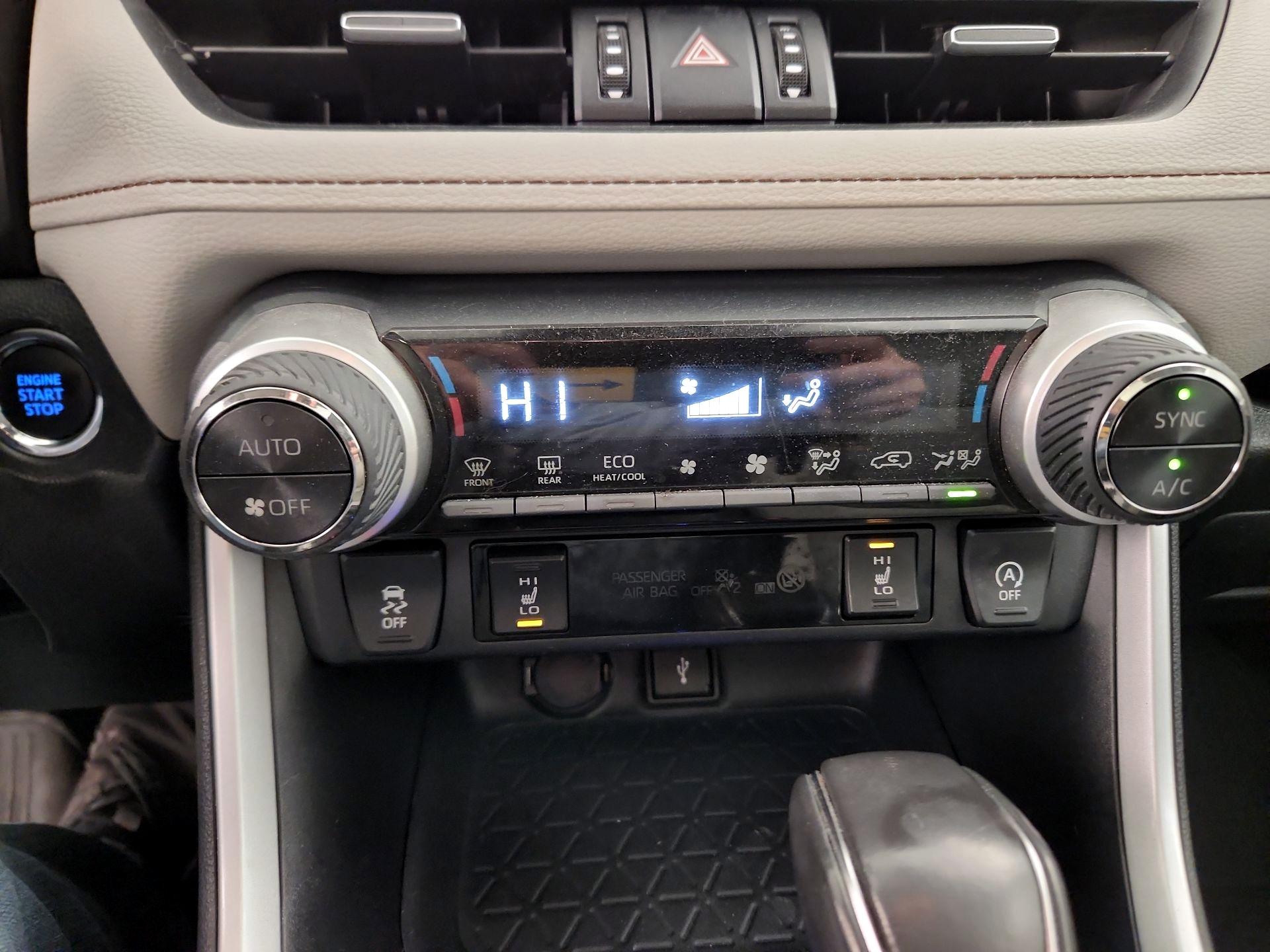 Thumbnail: 2020 Toyota RAV4 - 17