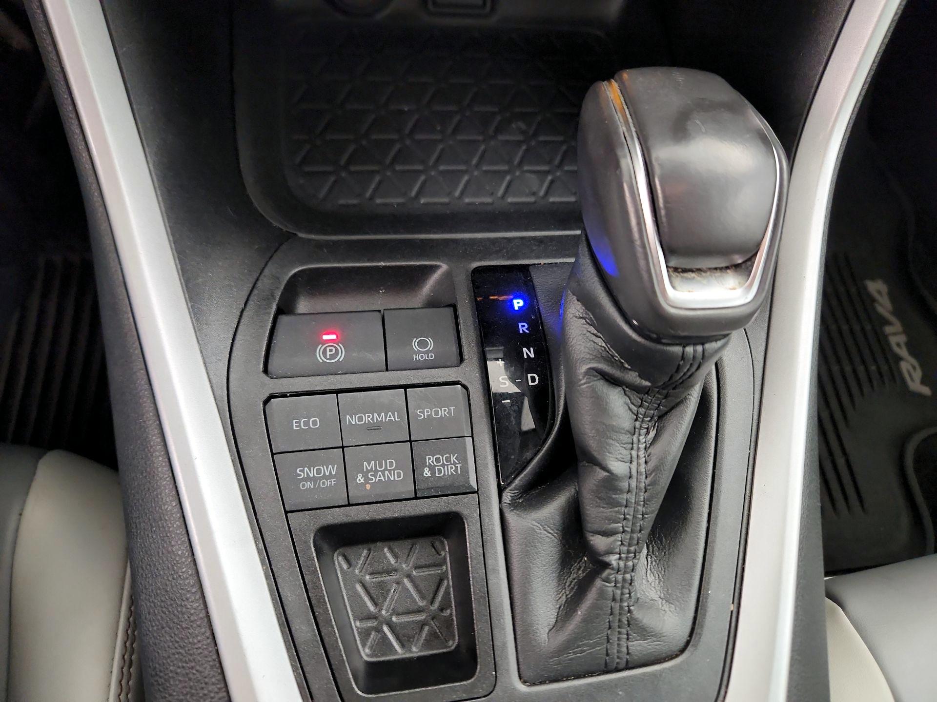 Thumbnail: 2020 Toyota RAV4 - 18