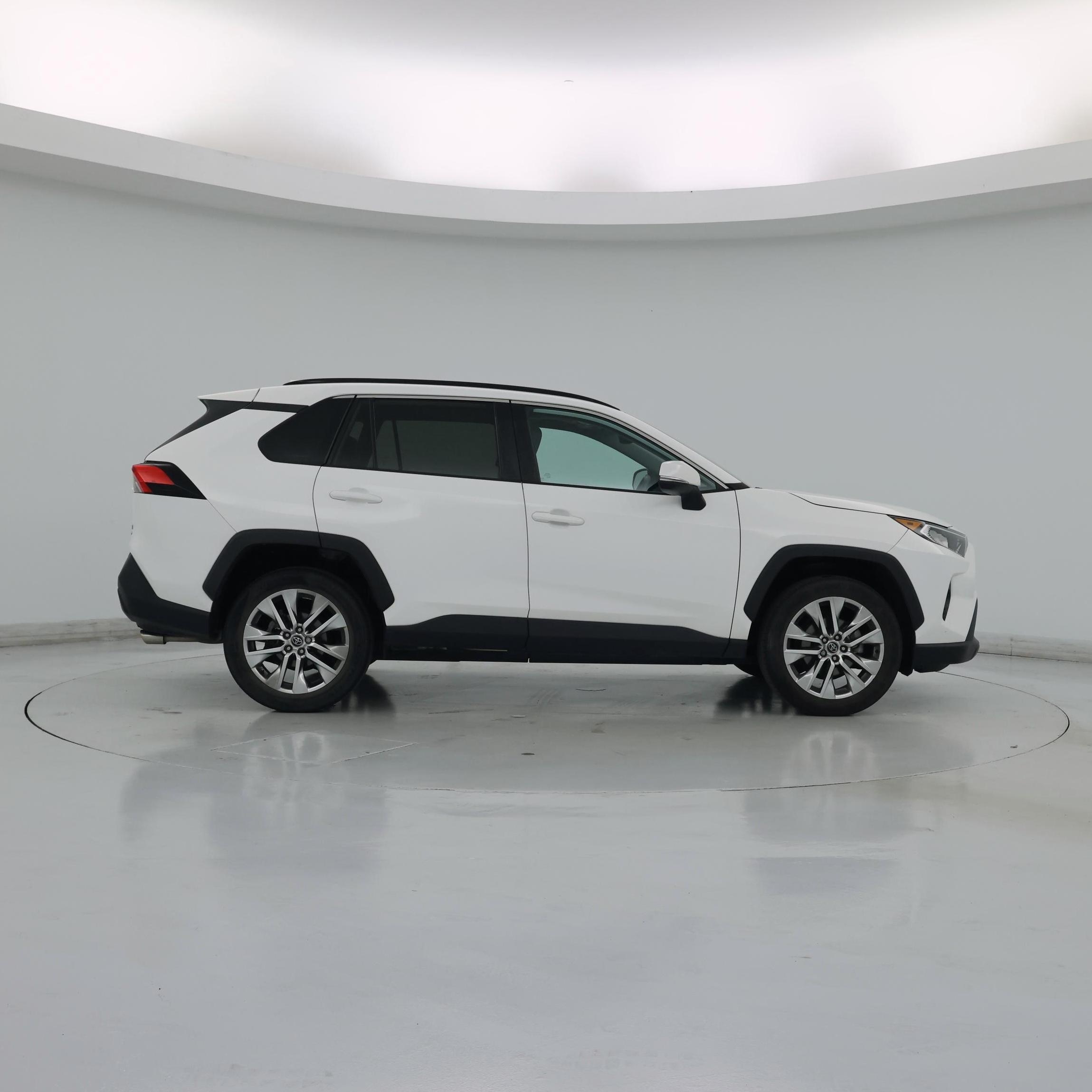 Thumbnail: 2020 Toyota RAV4 - 7