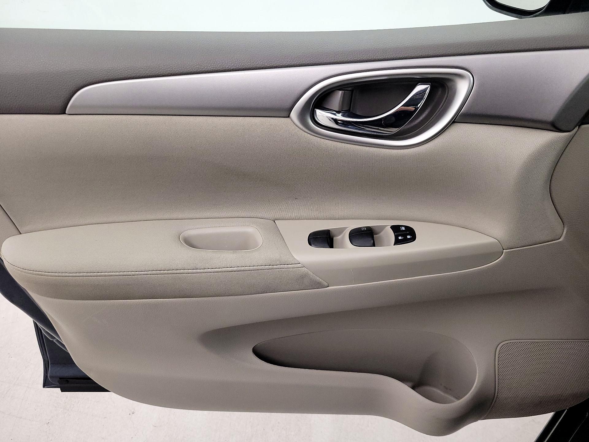 Thumbnail: 2014 Nissan Sentra - 12