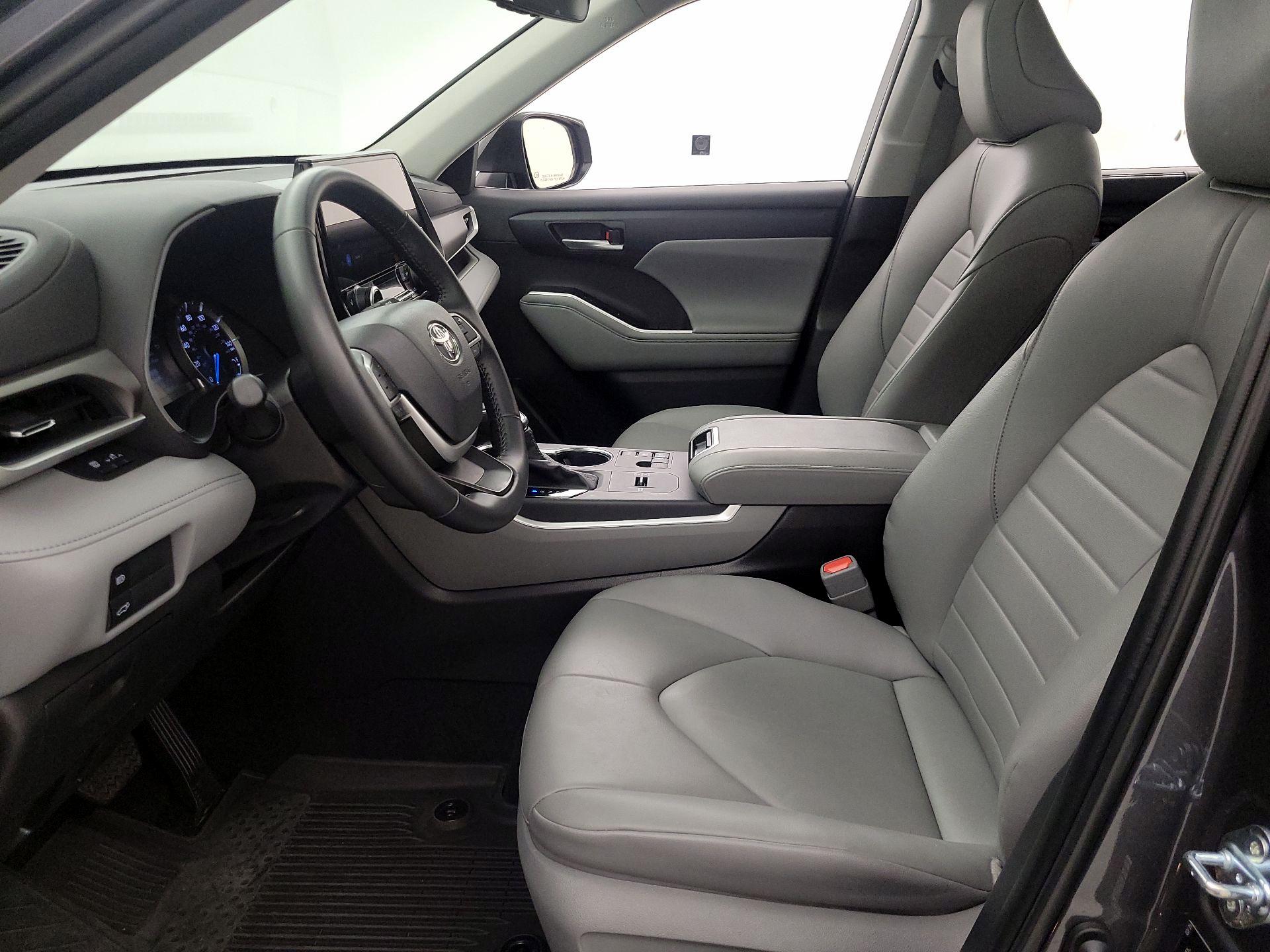 Thumbnail: 2025 Toyota Highlander - 11