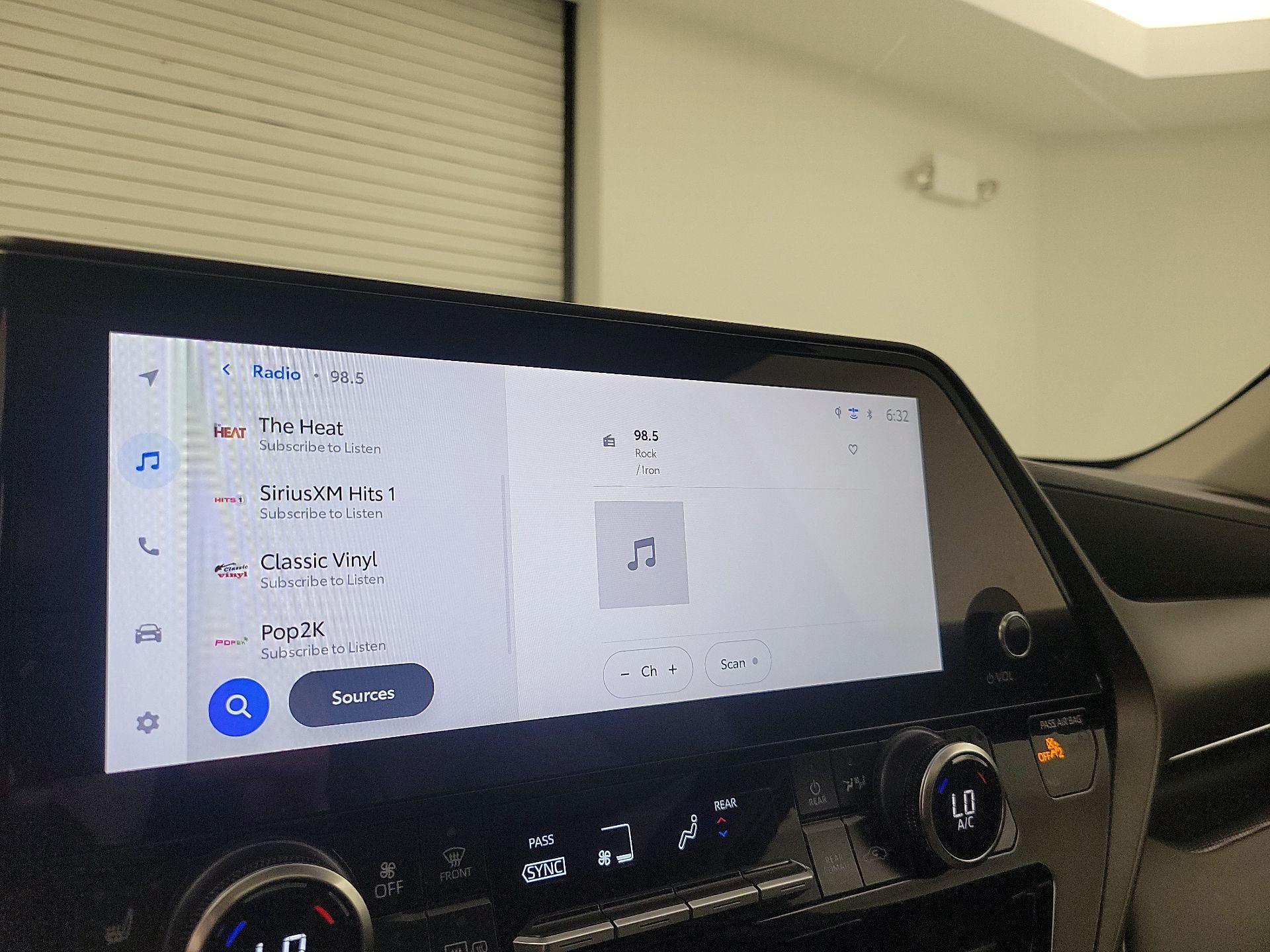 Thumbnail: 2025 Toyota Highlander - 16