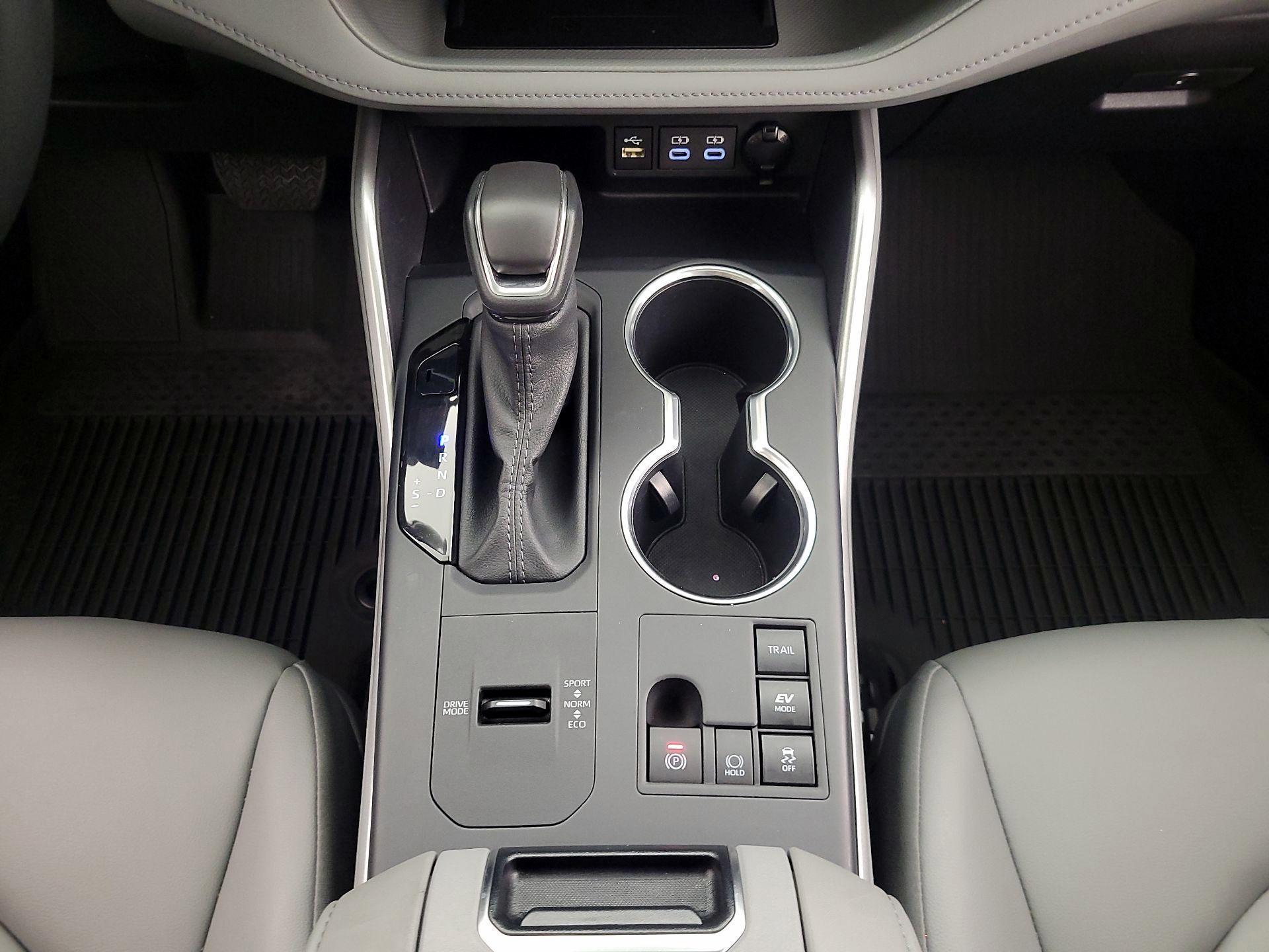 Thumbnail: 2025 Toyota Highlander - 18