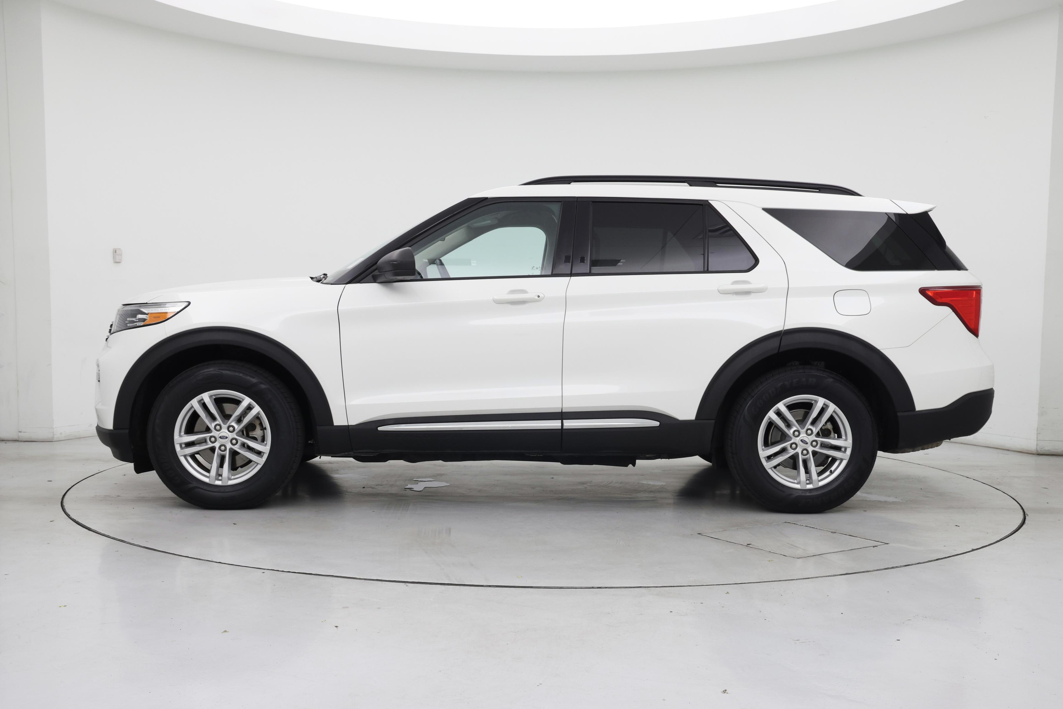 Thumbnail: 2022 Ford Explorer - 3