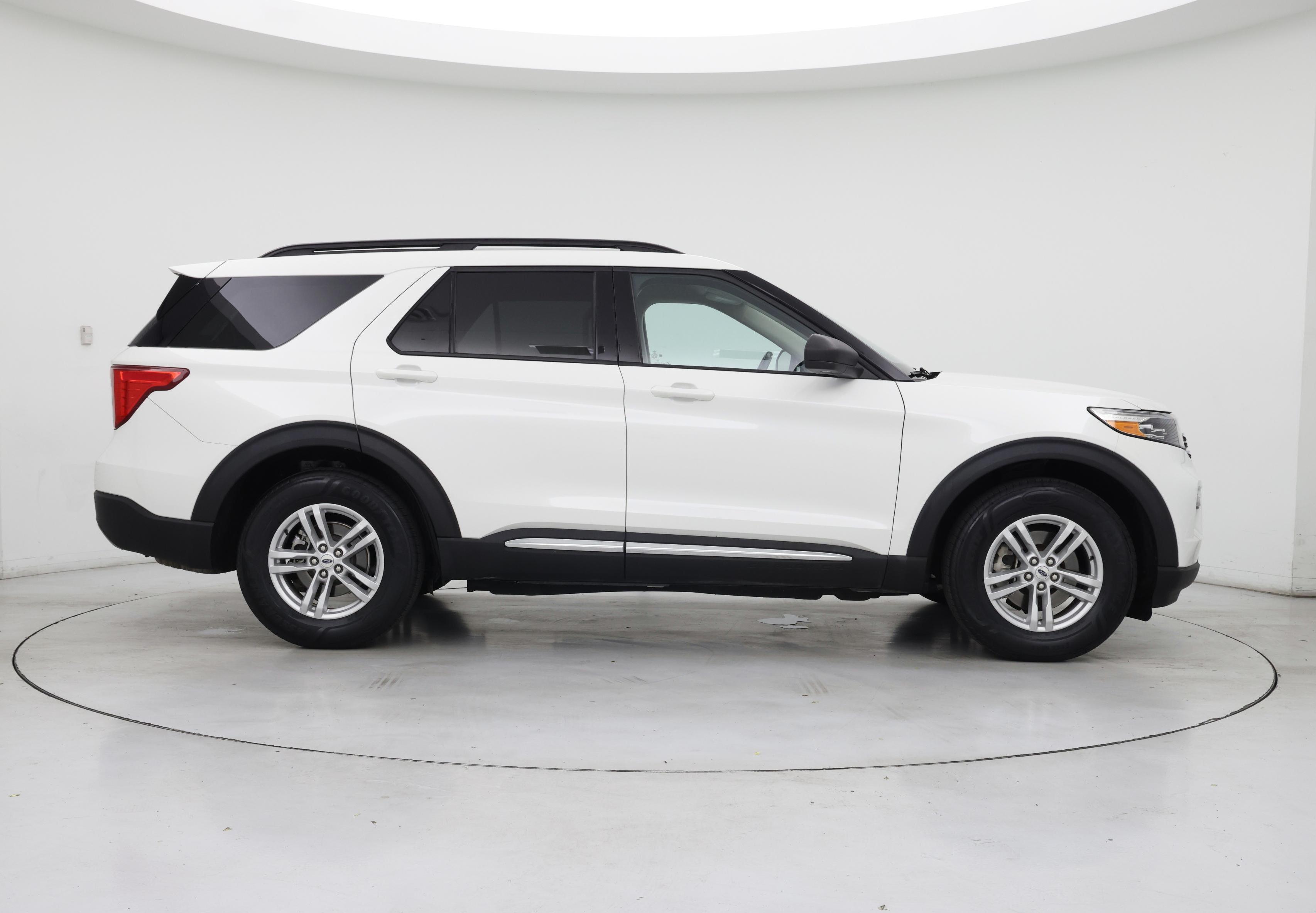 Thumbnail: 2022 Ford Explorer - 7