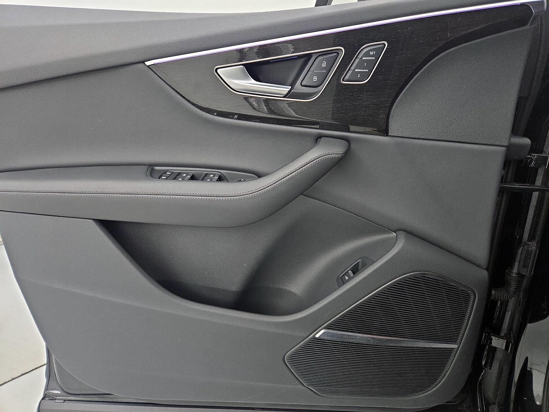 Thumbnail: 2023 Audi Q7 - 12